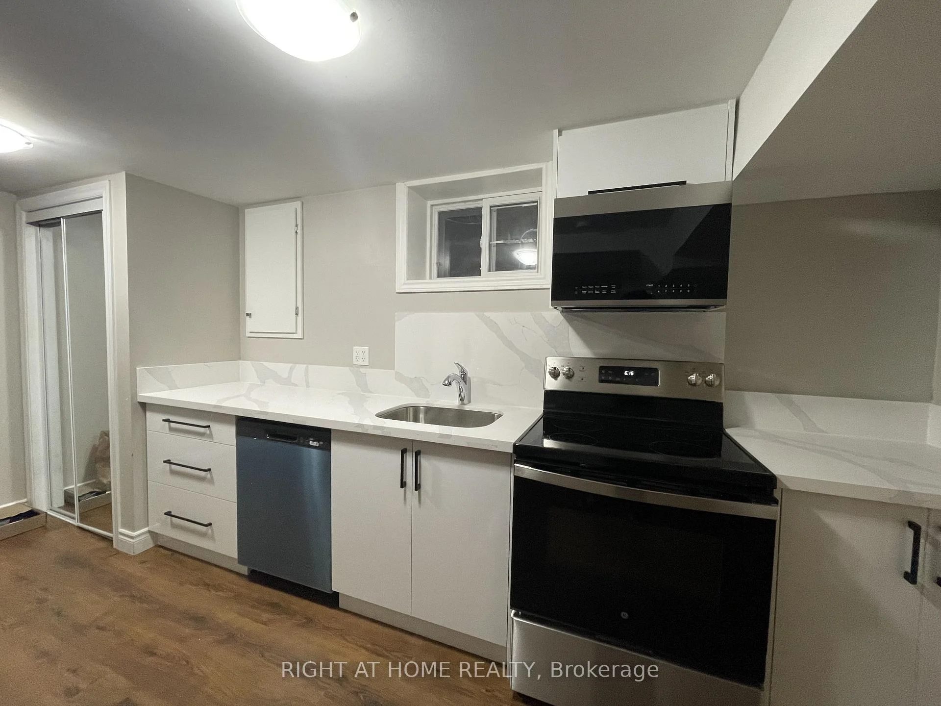 Photo 7 of Unit B, 1311 Davenport Road, Toronto, Dovercourt-Wallace Emerson-Junction — HOMEH