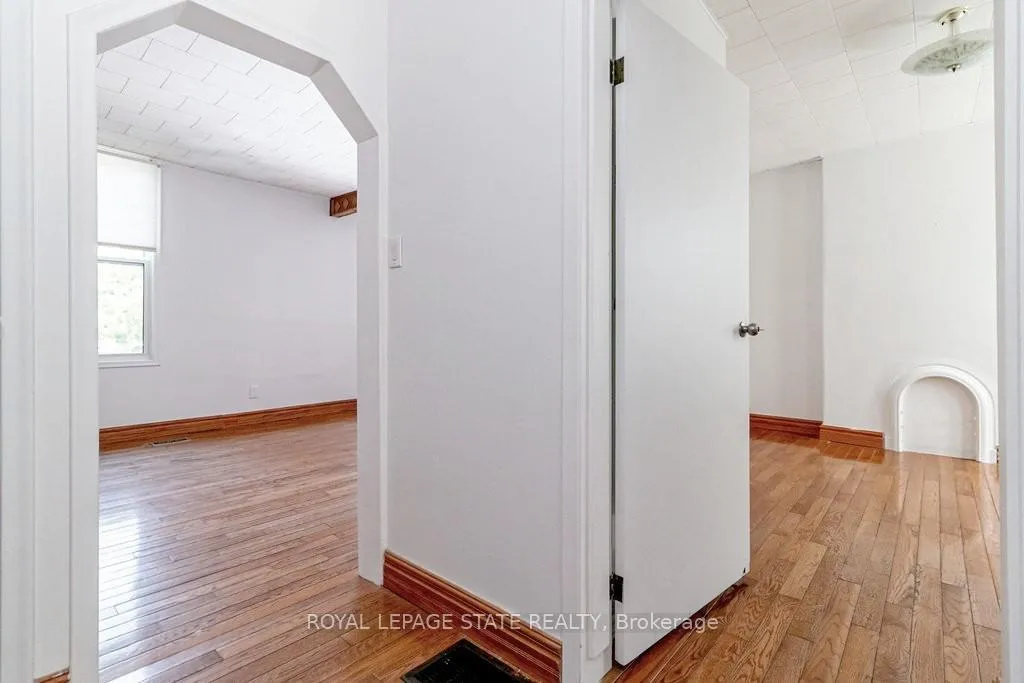 Photo 3 of 170 Cannon Street W, Hamilton, Central — HOMEH
