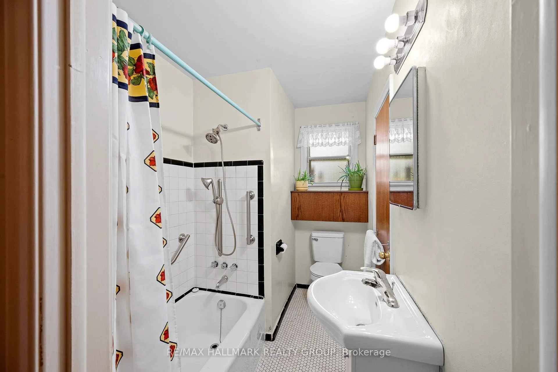 Photo 8 of 839 Weston Drive, Ottawa, Elmvale Acres — HOMEH