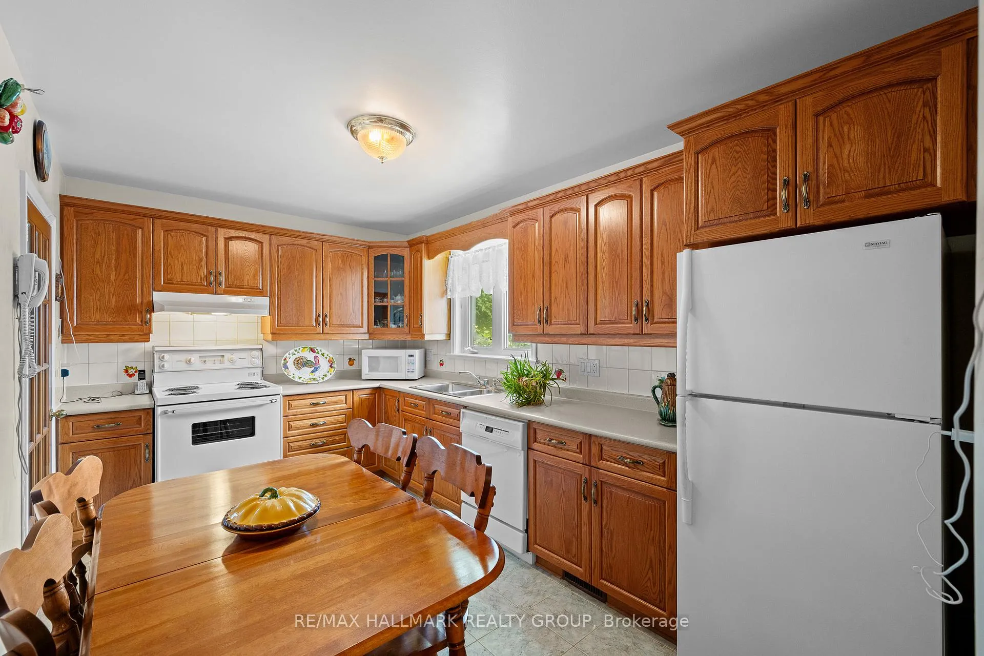 Photo 9 of 839 Weston Drive, Ottawa, Elmvale Acres — HOMEH