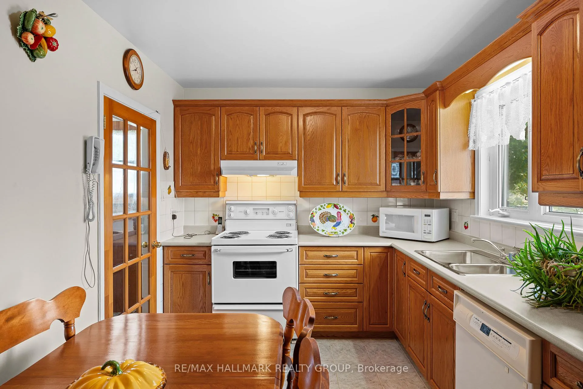 Photo 10 of 839 Weston Drive, Ottawa, Elmvale Acres — HOMEH