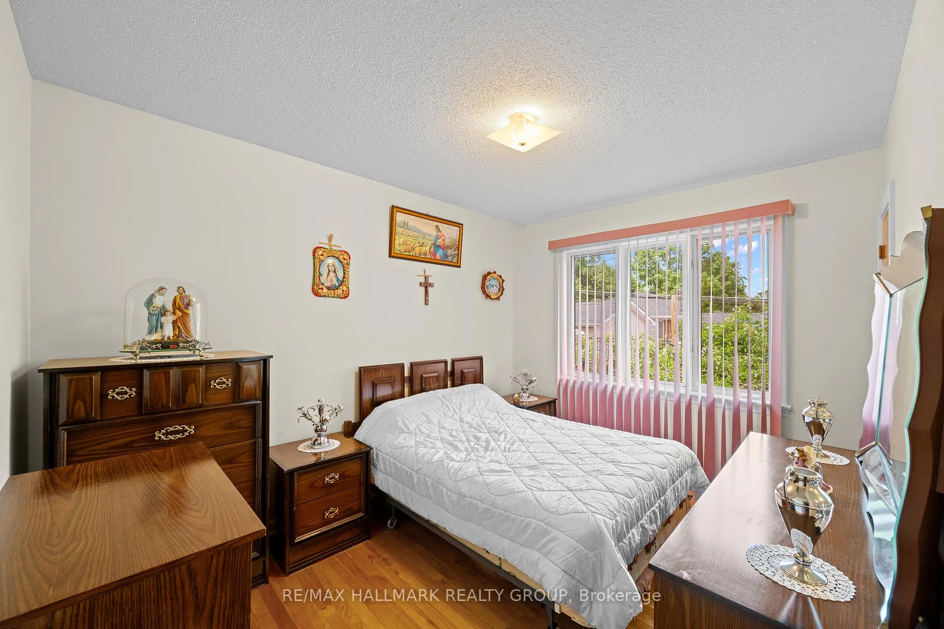 Photo 11 of 839 Weston Drive, Ottawa, Elmvale Acres — HOMEH
