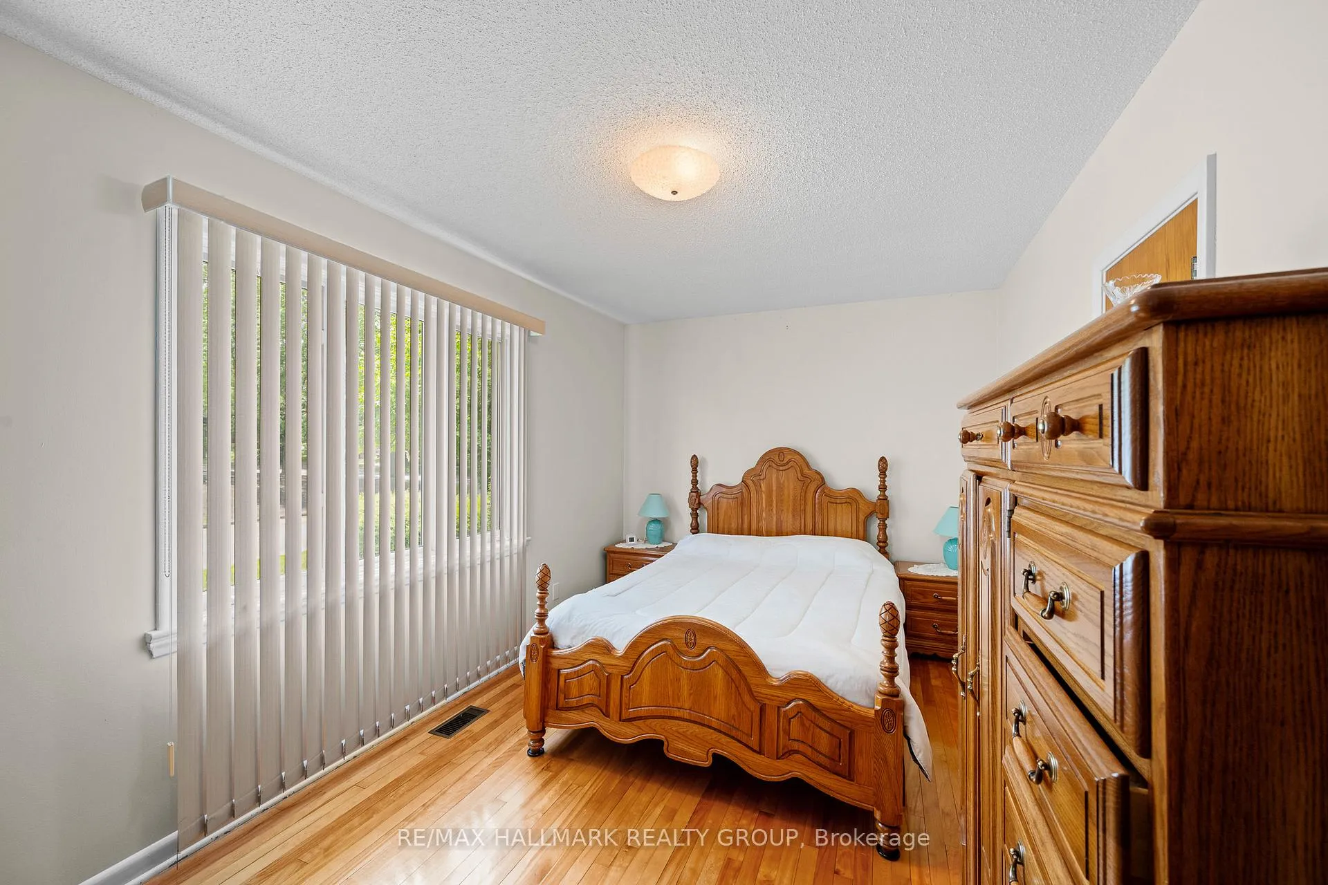 Photo 13 of 839 Weston Drive, Ottawa, Elmvale Acres — HOMEH