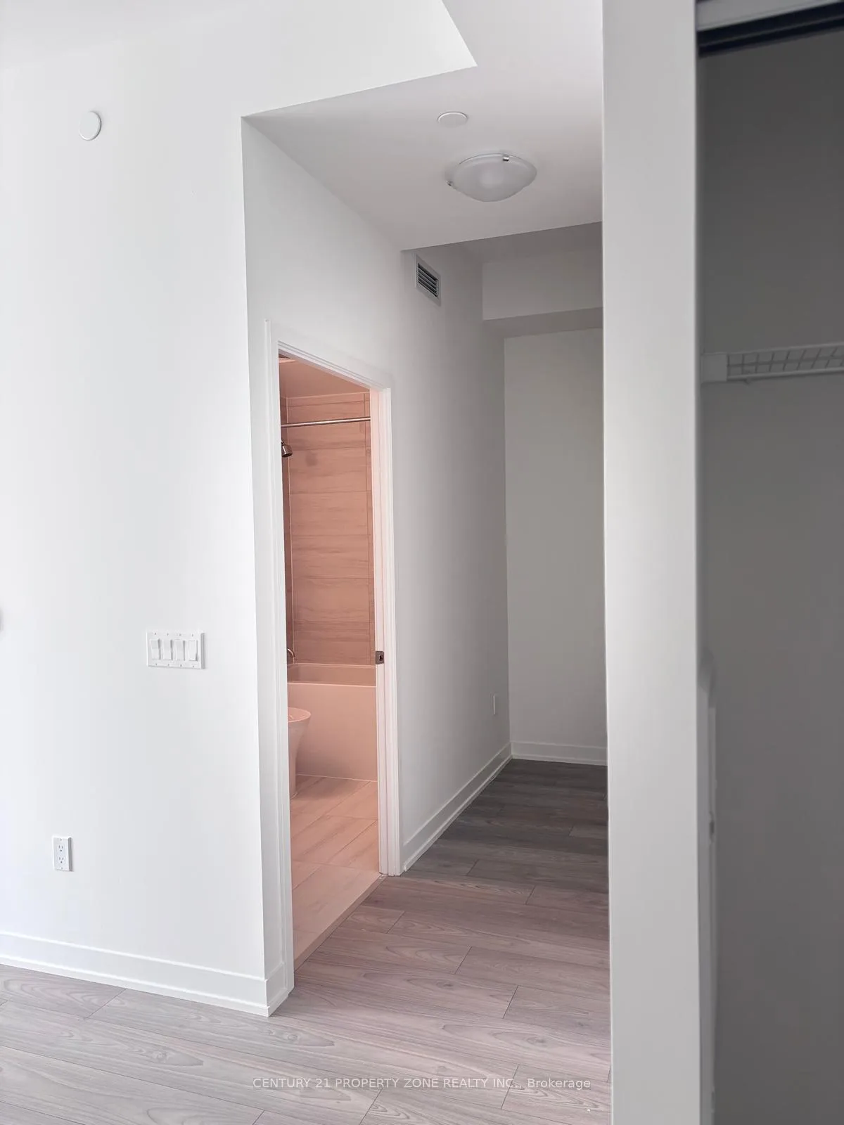 Photo 5 of 474 Caldari Road, Vaughan, Concord — HOMEH
