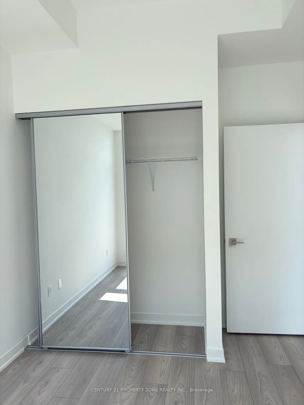 Photo 6 of 474 Caldari Road, Vaughan, Concord — HOMEH