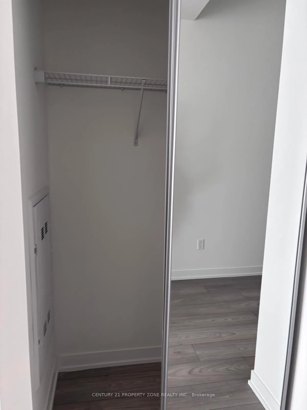 Photo 7 of 474 Caldari Road, Vaughan, Concord — HOMEH