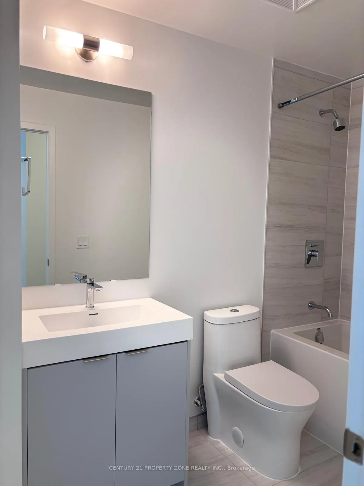 Photo 9 of 474 Caldari Road, Vaughan, Concord — HOMEH