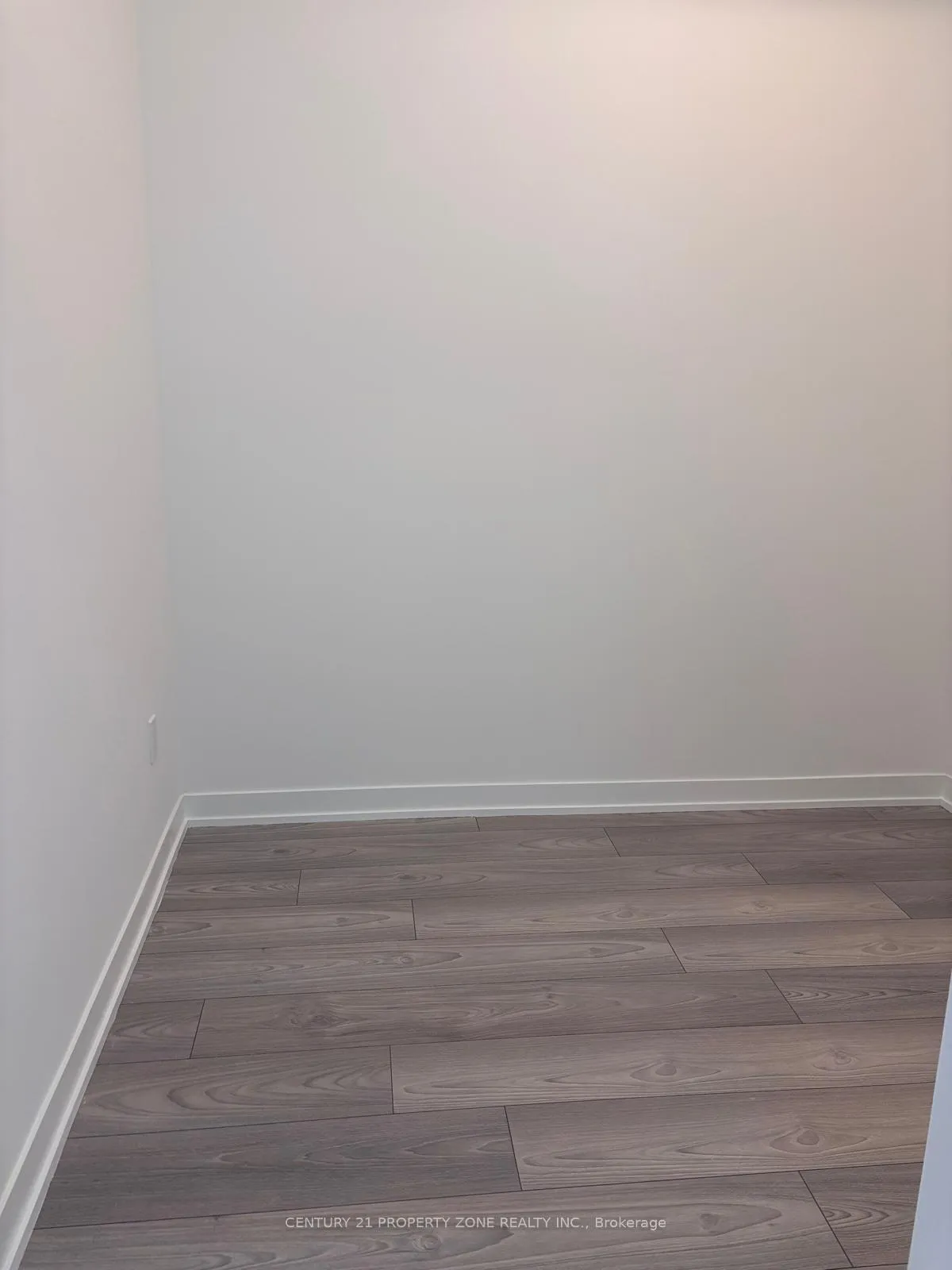 Photo 10 of 474 Caldari Road, Vaughan, Concord — HOMEH