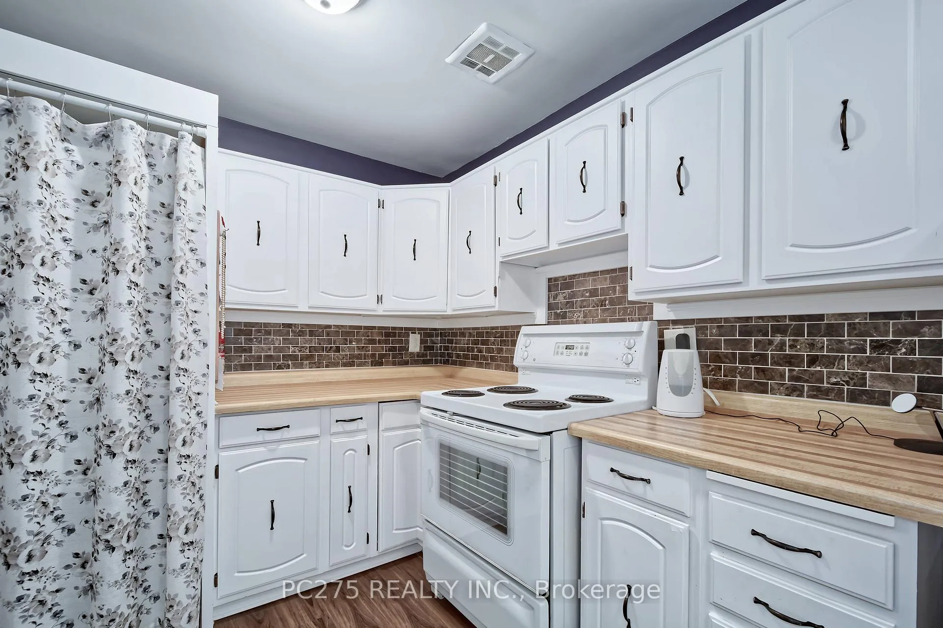 Photo 13 of Unit 216, 300 Everglade Crescent, London, North P — HOMEH