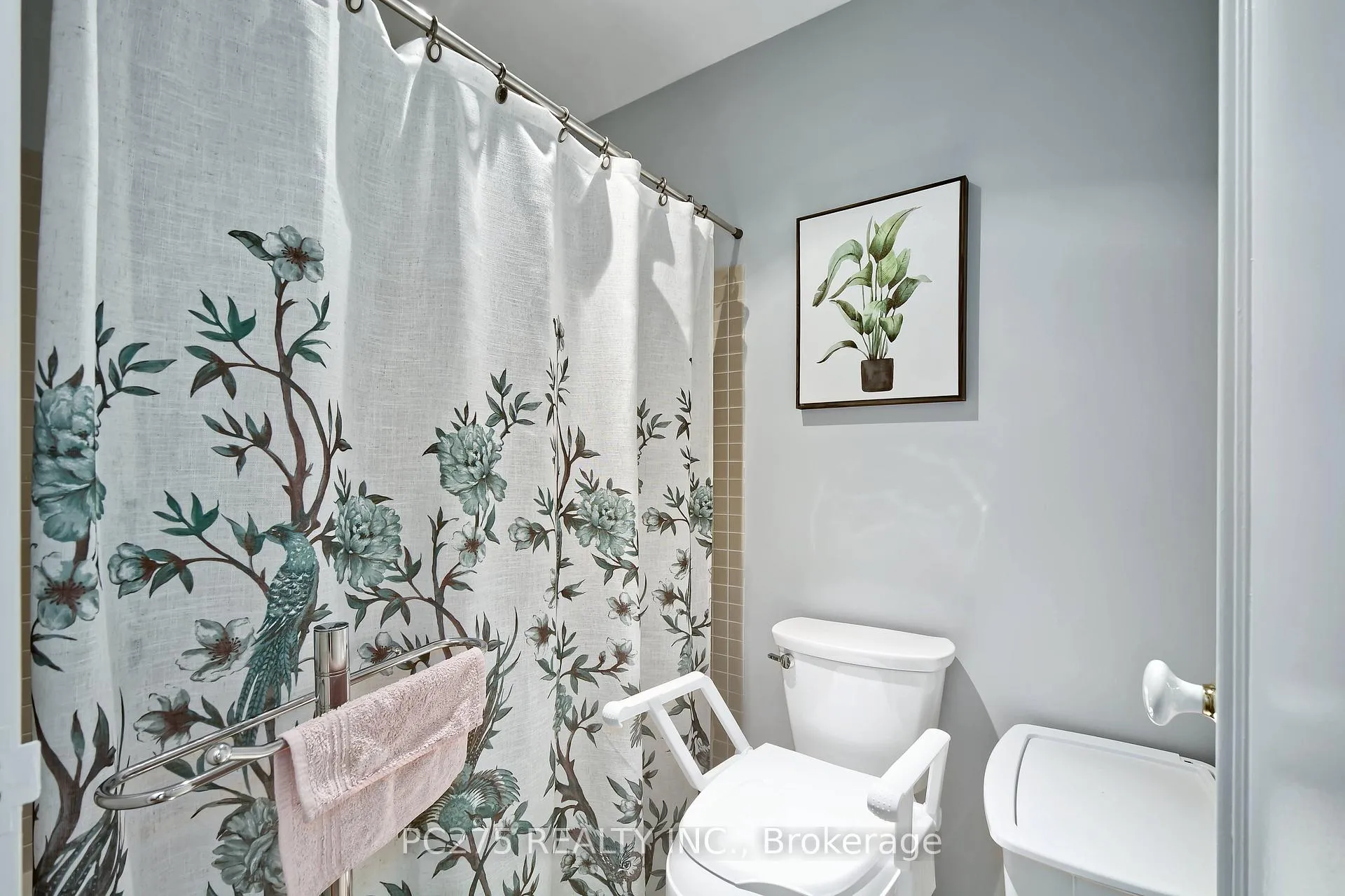 Photo 19 of Unit 216, 300 Everglade Crescent, London, North P — HOMEH