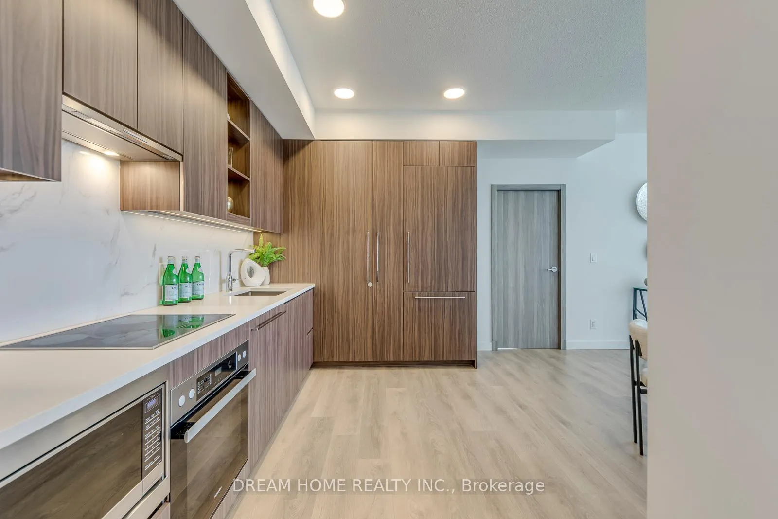 Photo 7 of Unit 1106, 27 McMahon Drive, North York, Bayview Village — HOMEH