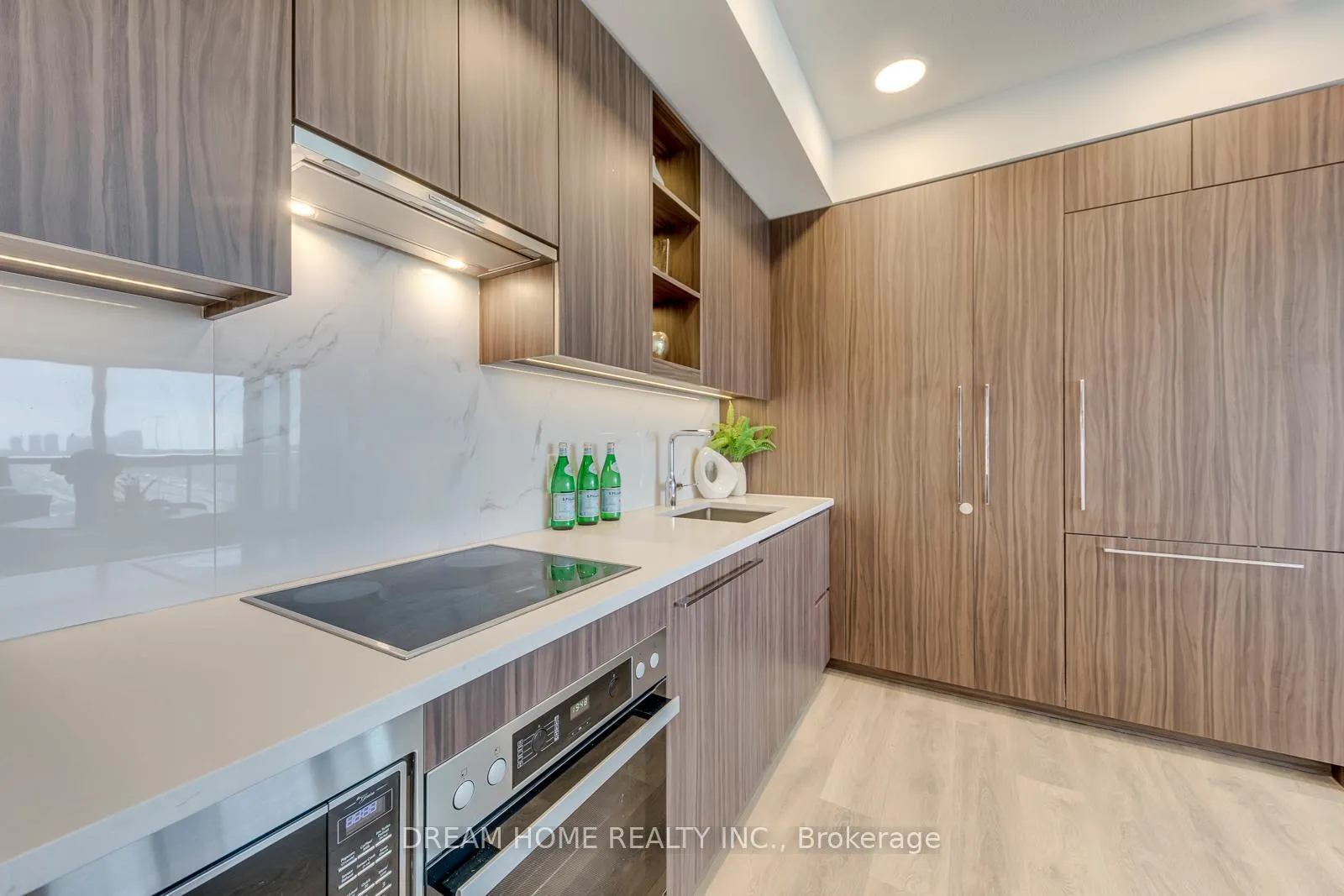 Photo 8 of Unit 1106, 27 McMahon Drive, North York, Bayview Village — HOMEH