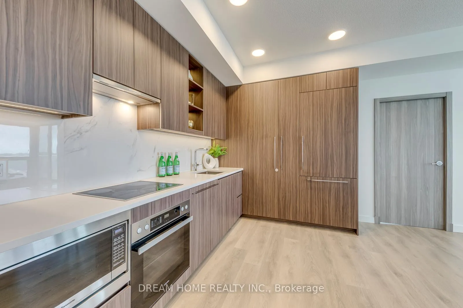 Photo 9 of Unit 1106, 27 McMahon Drive, North York, Bayview Village — HOMEH