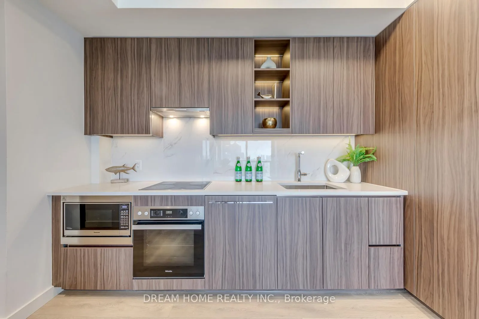 Photo 10 of Unit 1106, 27 McMahon Drive, North York, Bayview Village — HOMEH