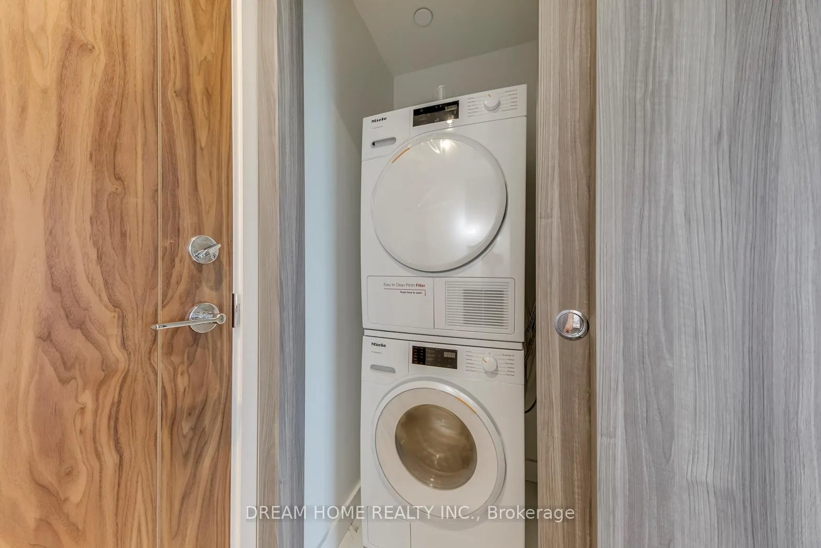 Photo 30 of Unit 1106, 27 McMahon Drive, North York, Bayview Village — HOMEH