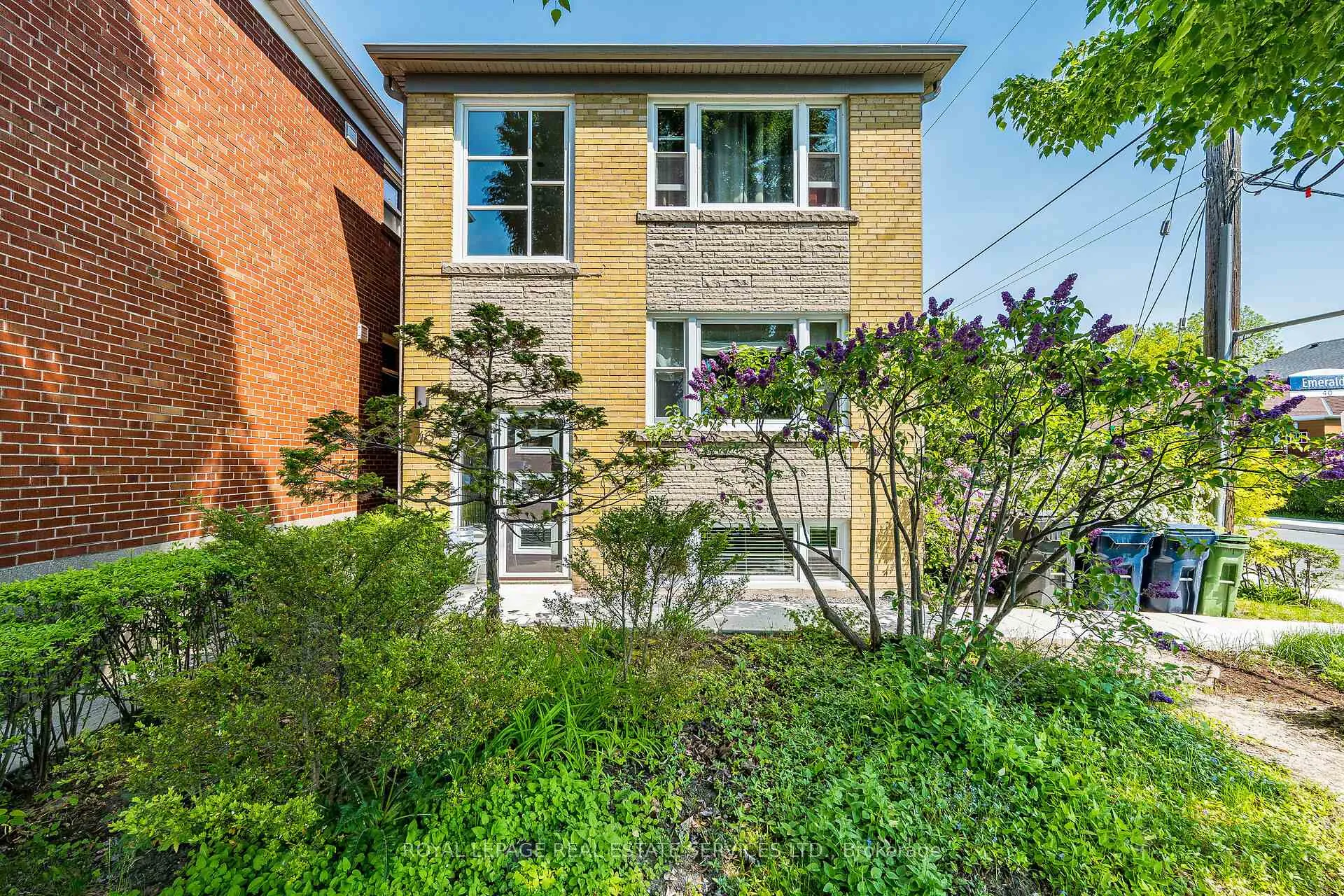 Photo 1 of Unit # 1, 40 Emerald Crescent, Etobicoke, New Toronto — HOMEH