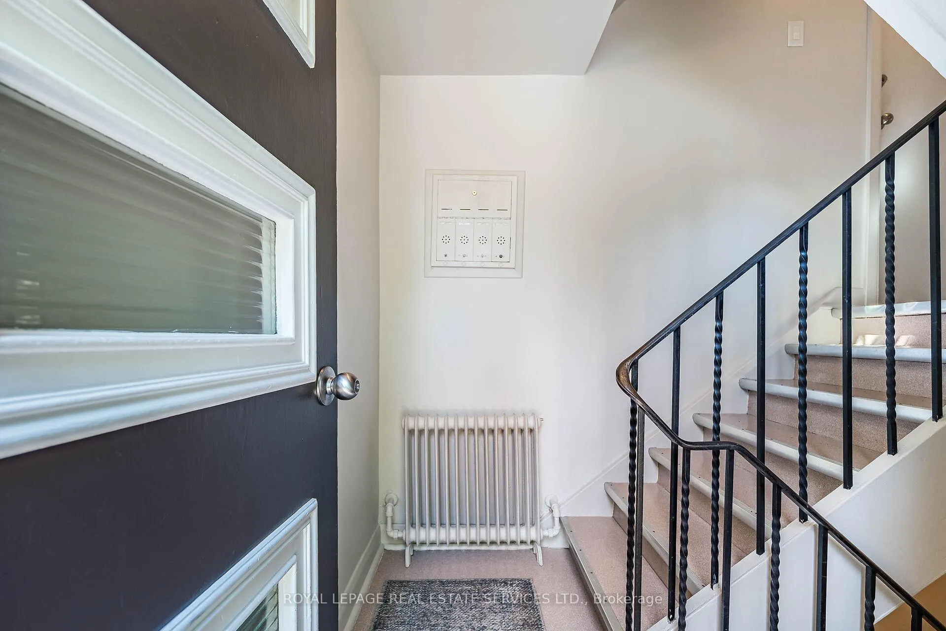 Photo 5 of Unit # 1, 40 Emerald Crescent, Etobicoke, New Toronto — HOMEH
