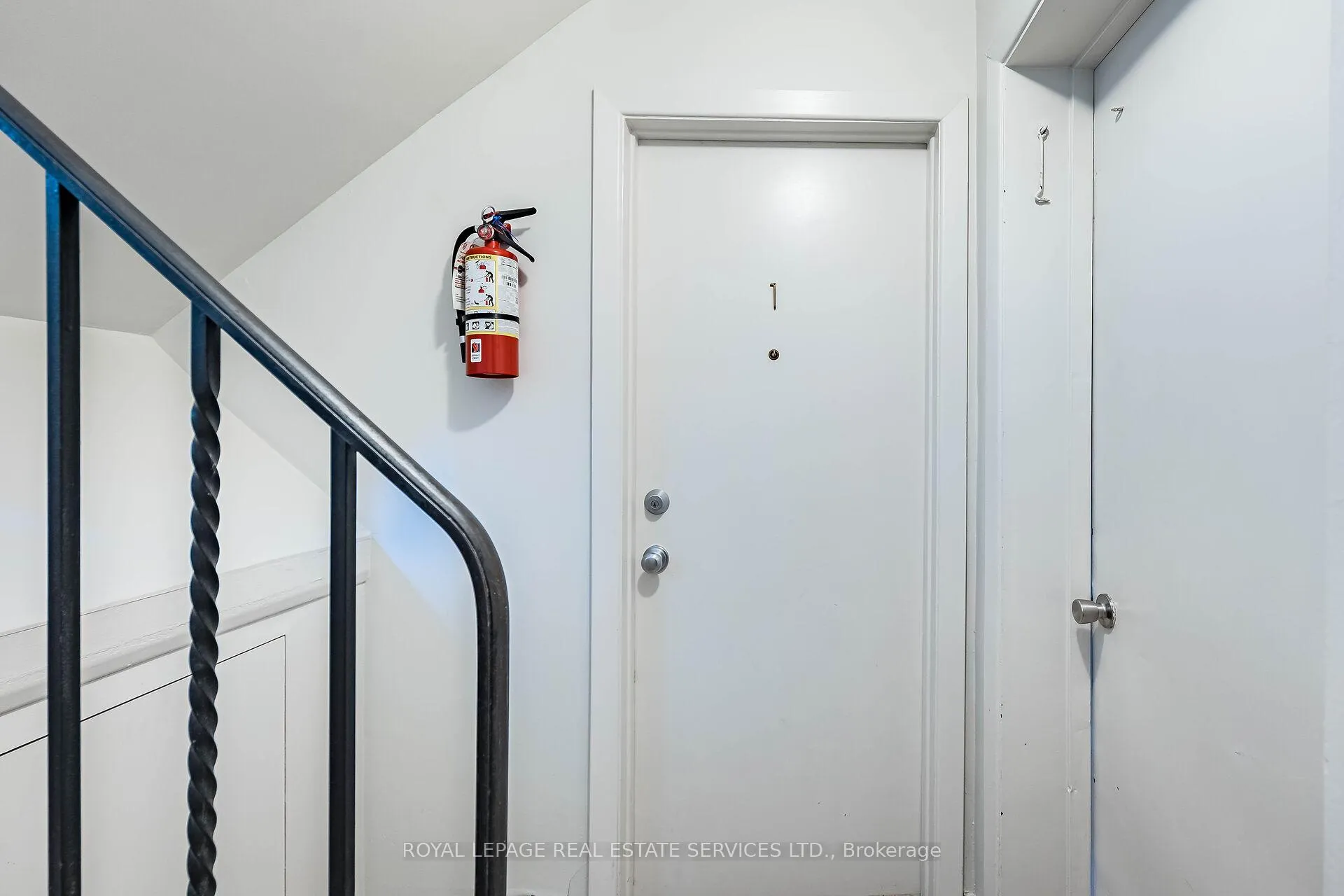 Photo 7 of Unit # 1, 40 Emerald Crescent, Etobicoke, New Toronto — HOMEH