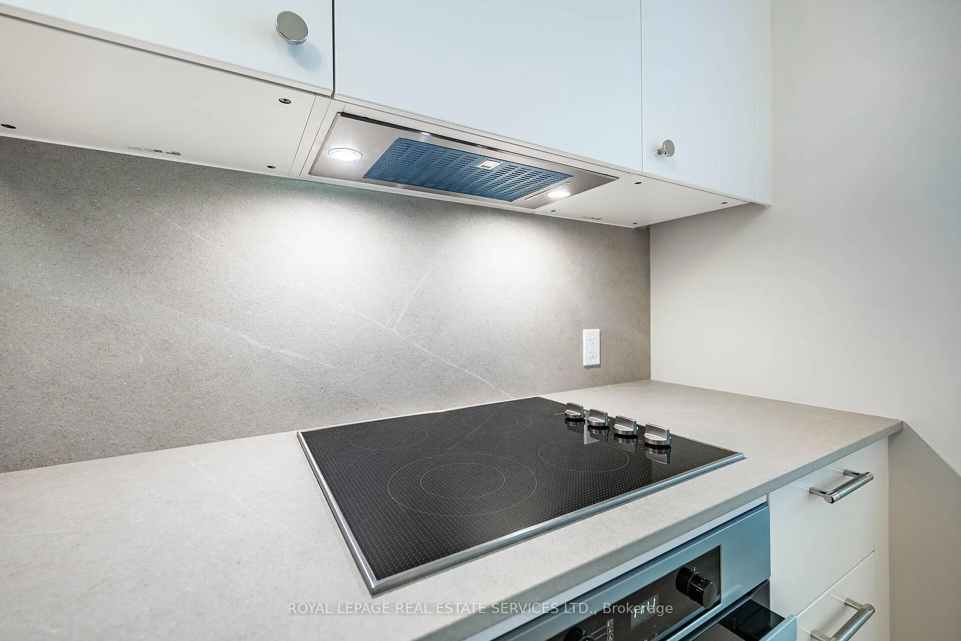 Photo 12 of Unit # 1, 40 Emerald Crescent, Etobicoke, New Toronto — HOMEH
