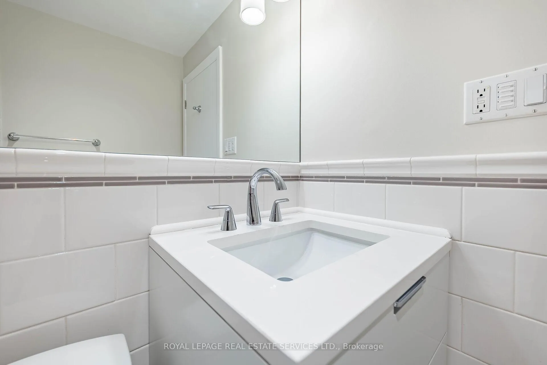 Photo 20 of Unit # 1, 40 Emerald Crescent, Etobicoke, New Toronto — HOMEH