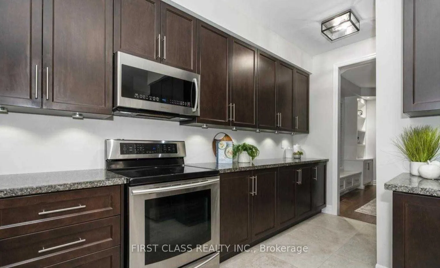 Photo 5 of 11 Claudview Street, King, King City — HOMEH