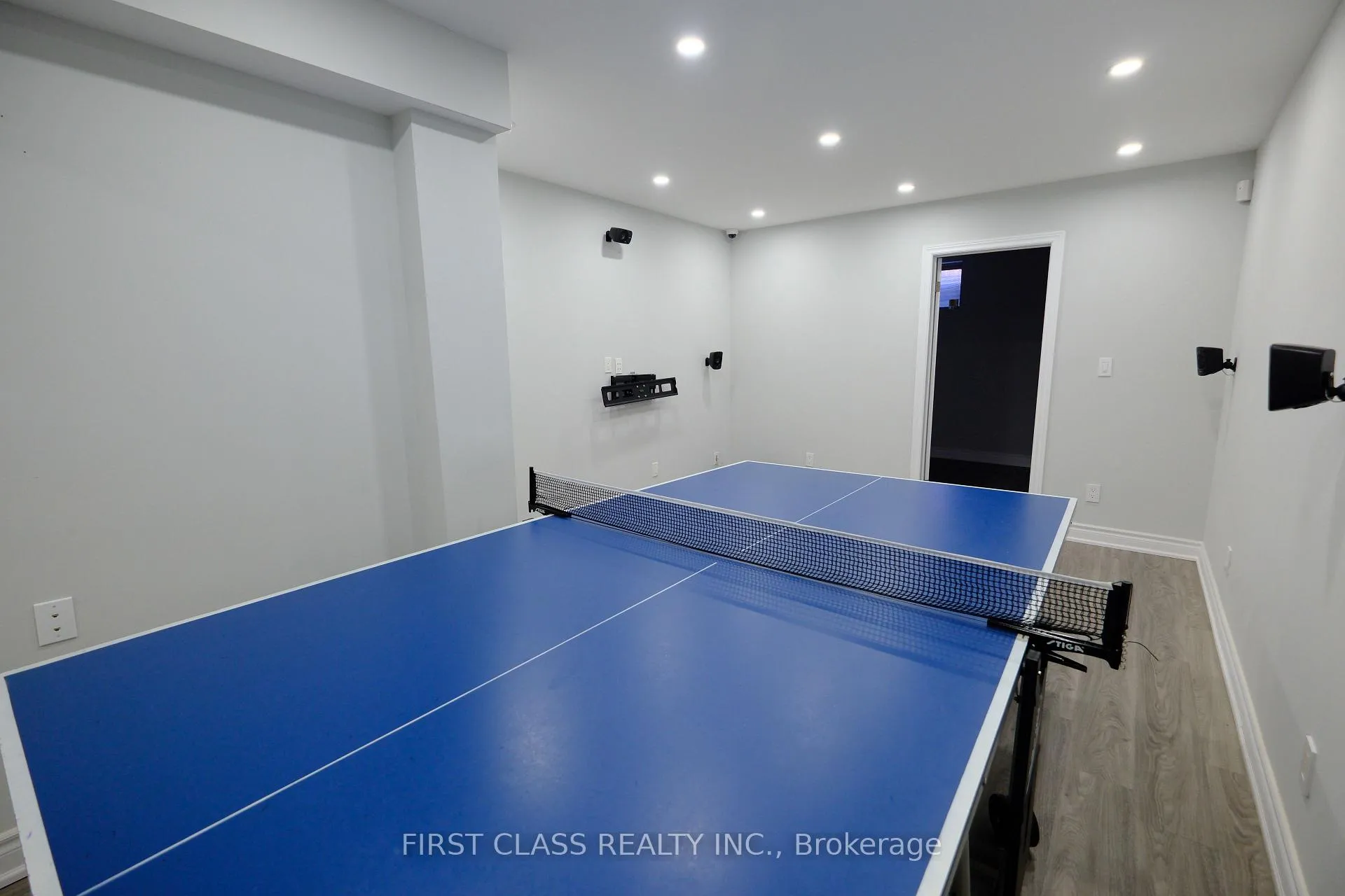 Photo 17 of 11 Claudview Street, King, King City — HOMEH