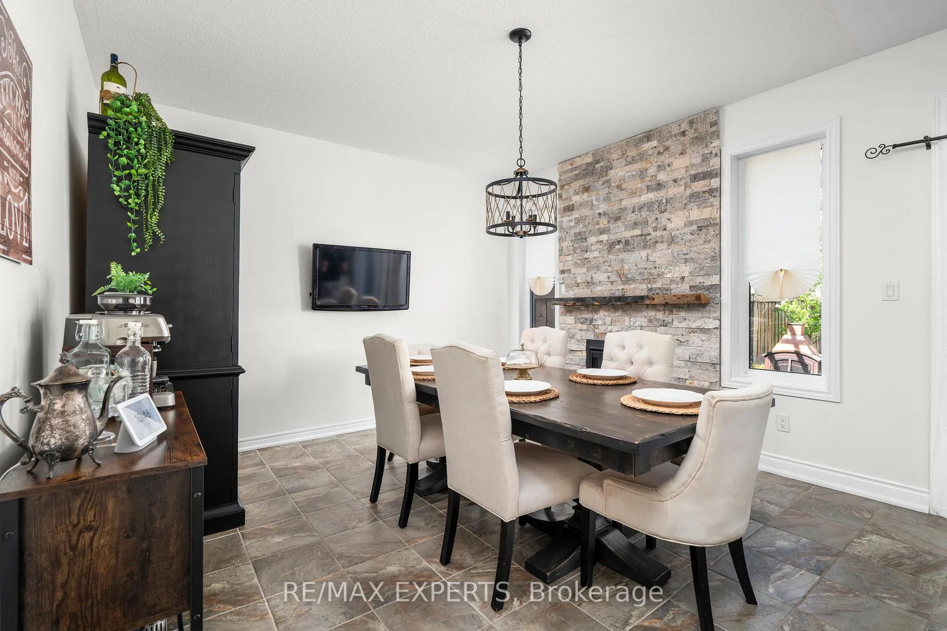 Photo 15 of 8 Jackson Drive, New Tecumseth, Tottenham — HOMEH