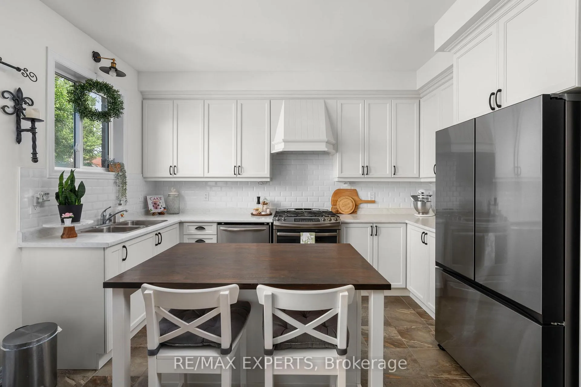 Photo 16 of 8 Jackson Drive, New Tecumseth, Tottenham — HOMEH