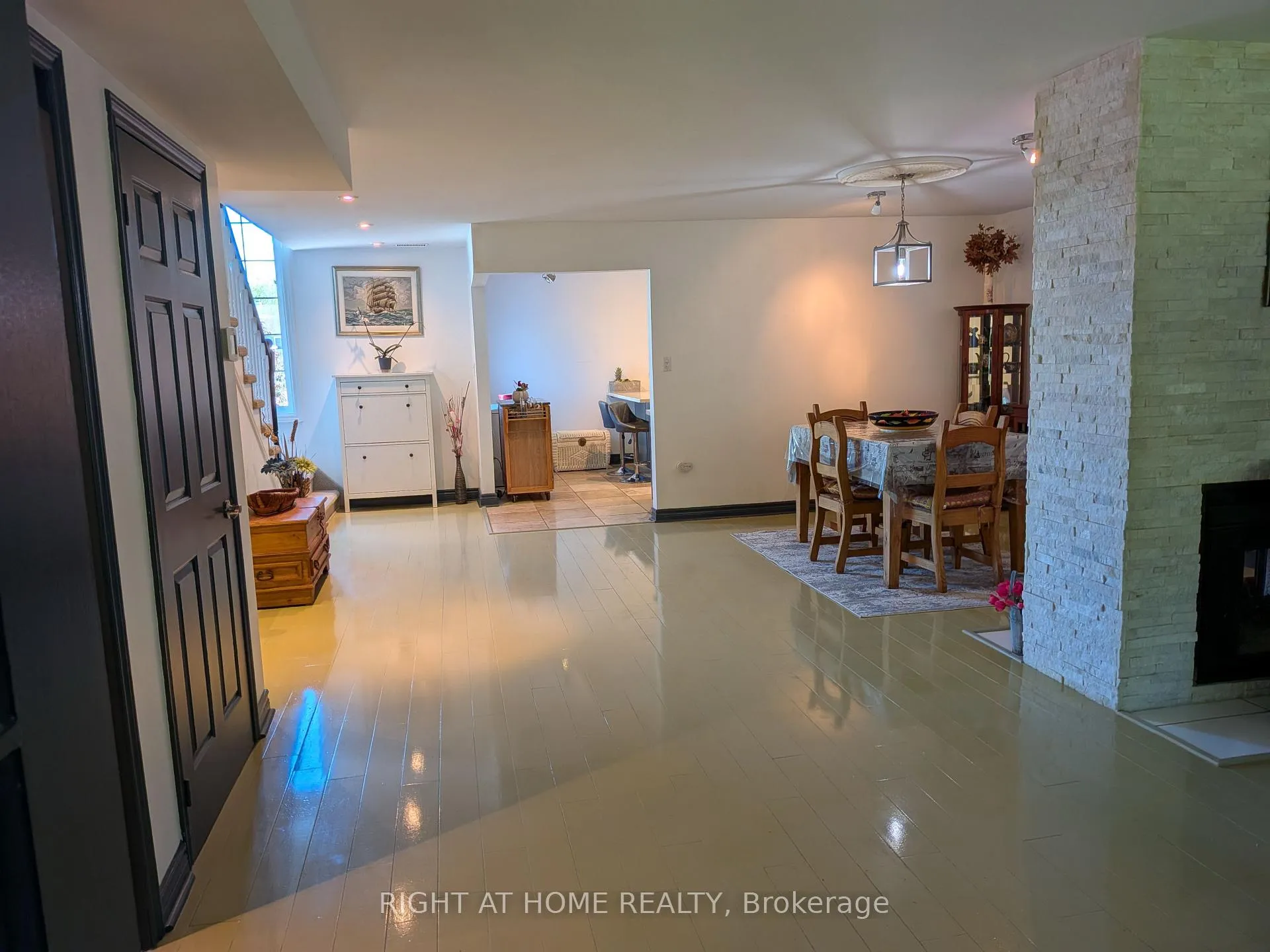 Photo 4 of Unit D-7, 1663 Nash Road, Clarington, Courtice — HOMEH