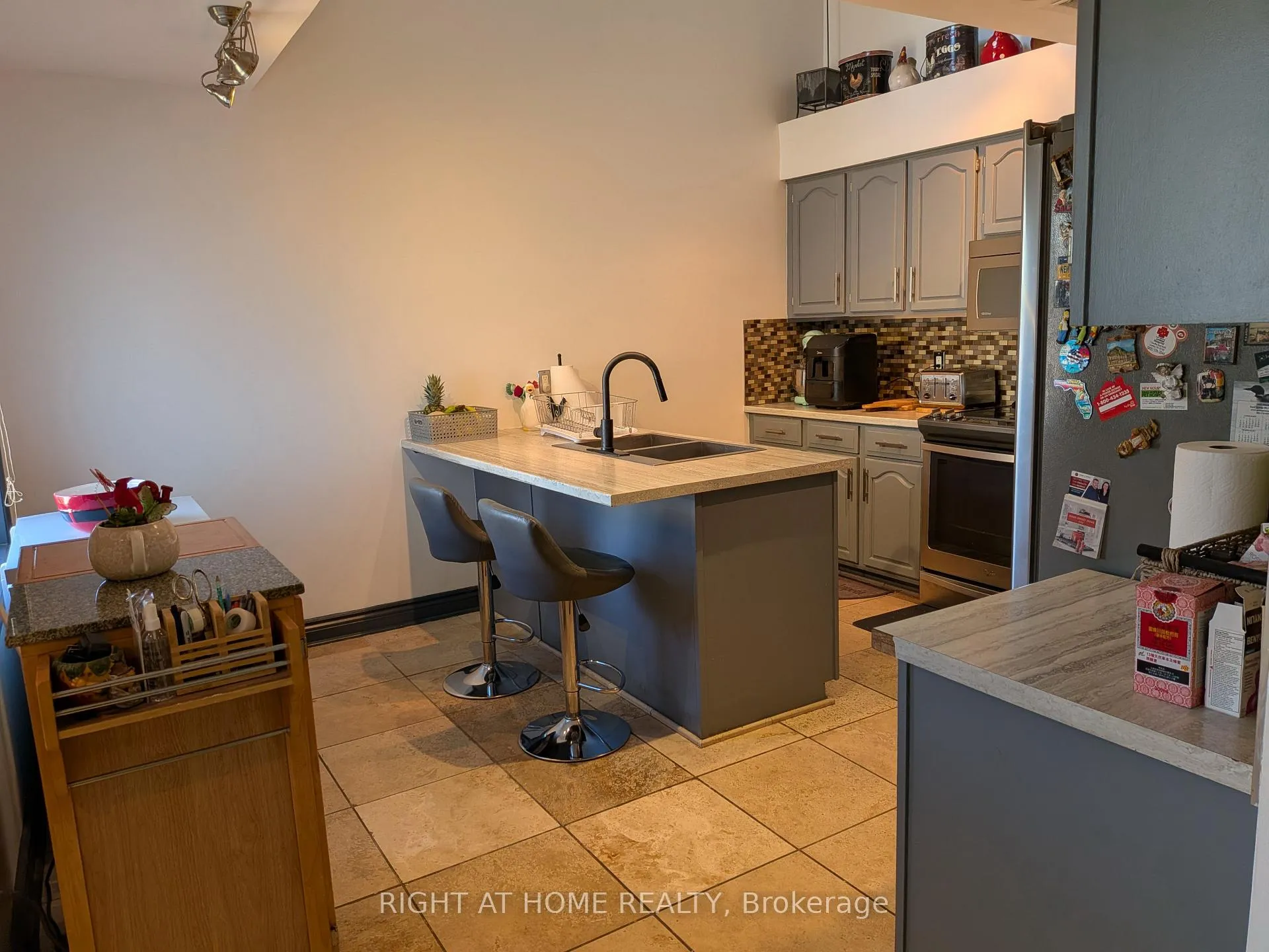 Photo 6 of Unit D-7, 1663 Nash Road, Clarington, Courtice — HOMEH