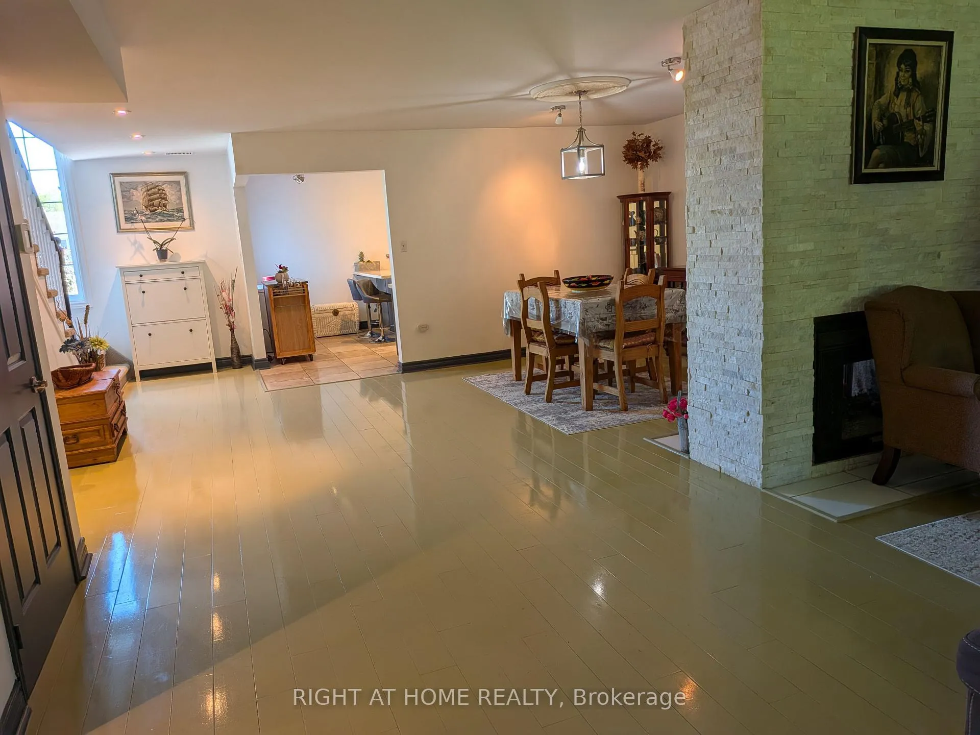 Photo 7 of Unit D-7, 1663 Nash Road, Clarington, Courtice — HOMEH