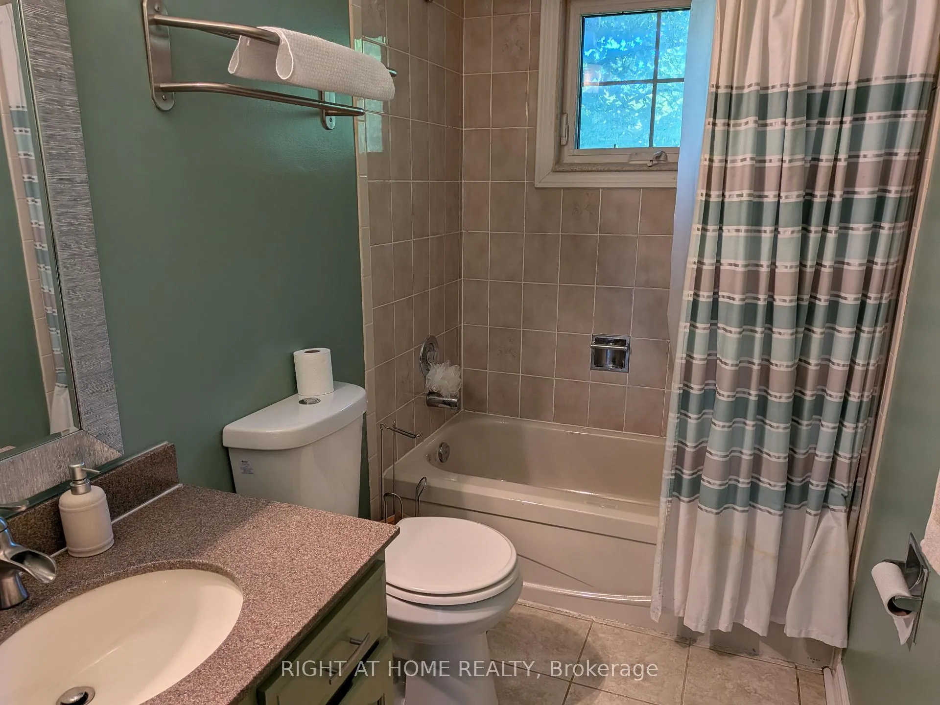 Photo 19 of Unit D-7, 1663 Nash Road, Clarington, Courtice — HOMEH