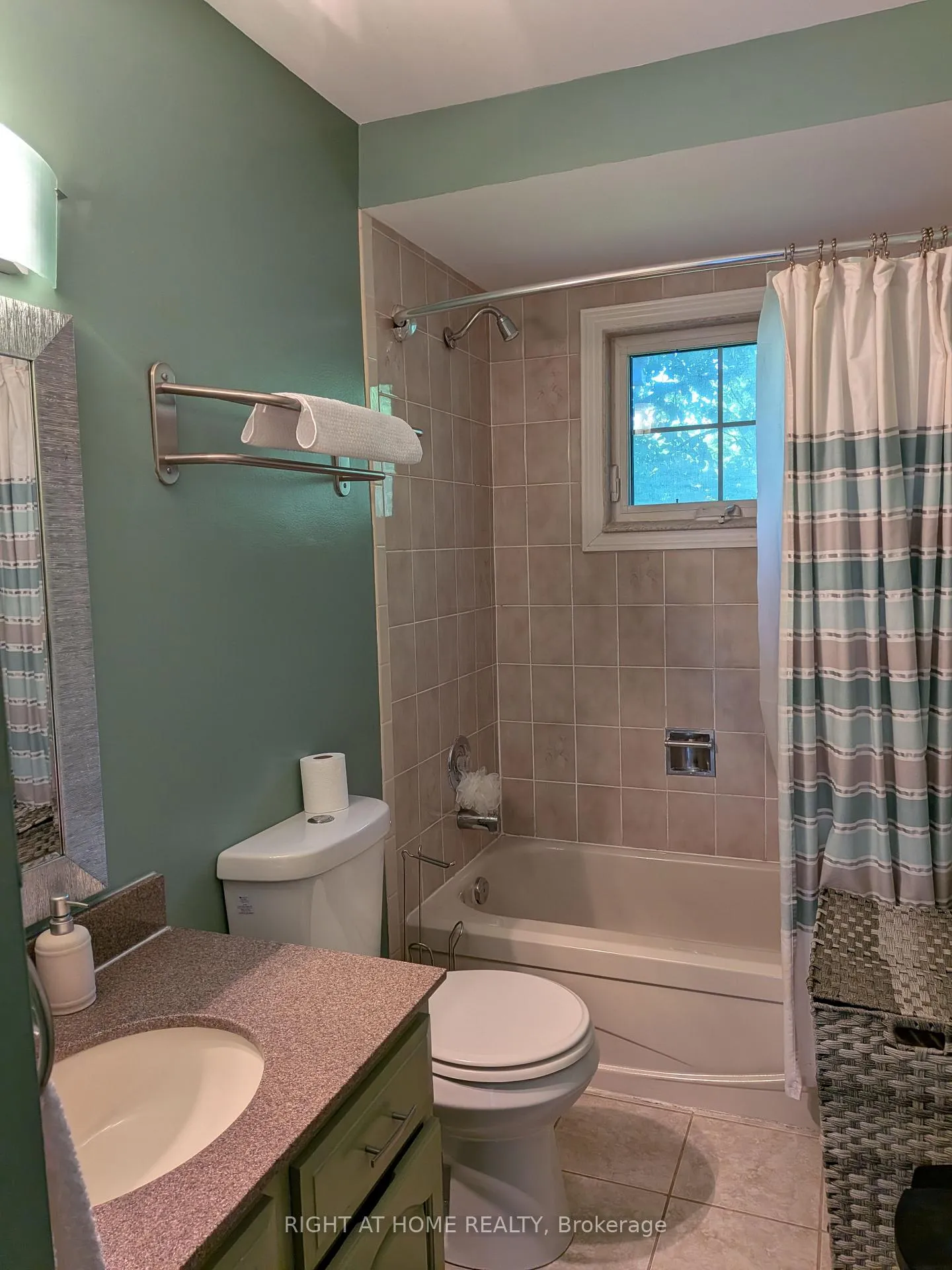 Photo 21 of Unit D-7, 1663 Nash Road, Clarington, Courtice — HOMEH