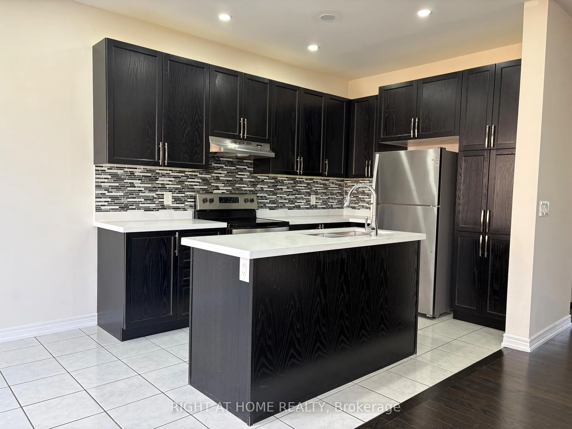 Photo 14 of 36 Spokanne Street, Brampton, Sandringham-Wellington North — HOMEH