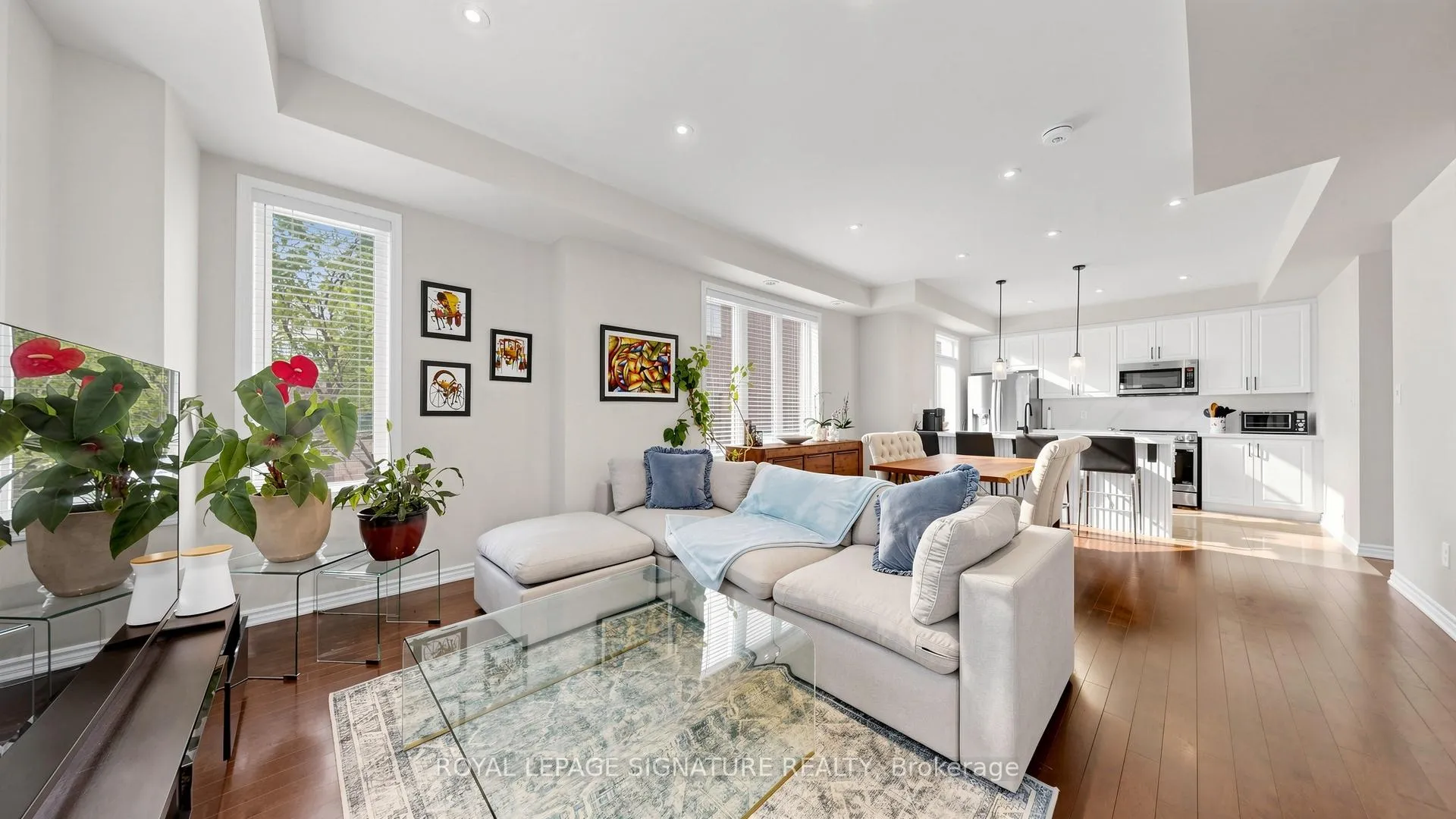 Front of Unit 10, 35 Heron Park Place