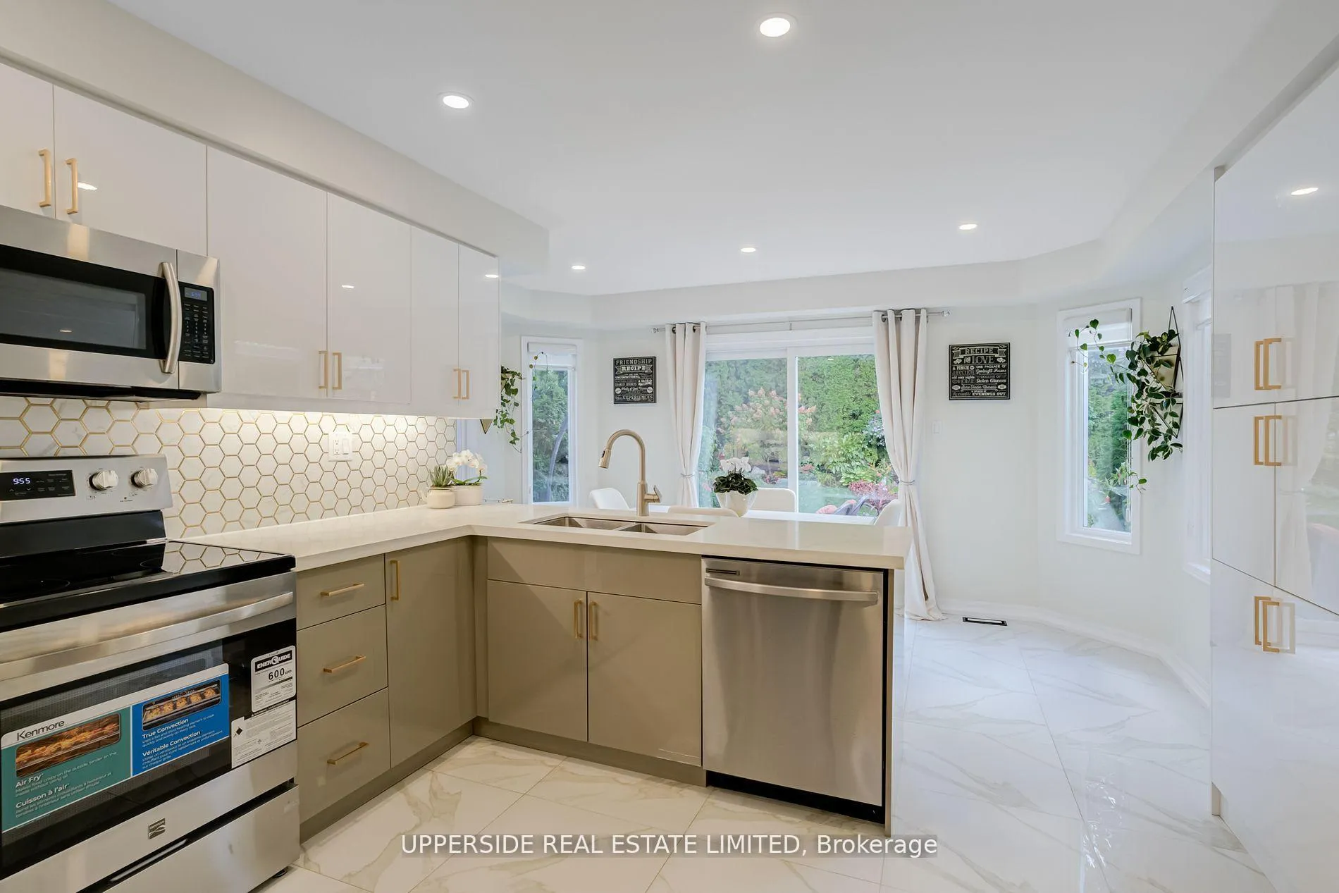 Photo 9 of 167 Covent Crescent, Aurora, Aurora Highlands — HOMEH
