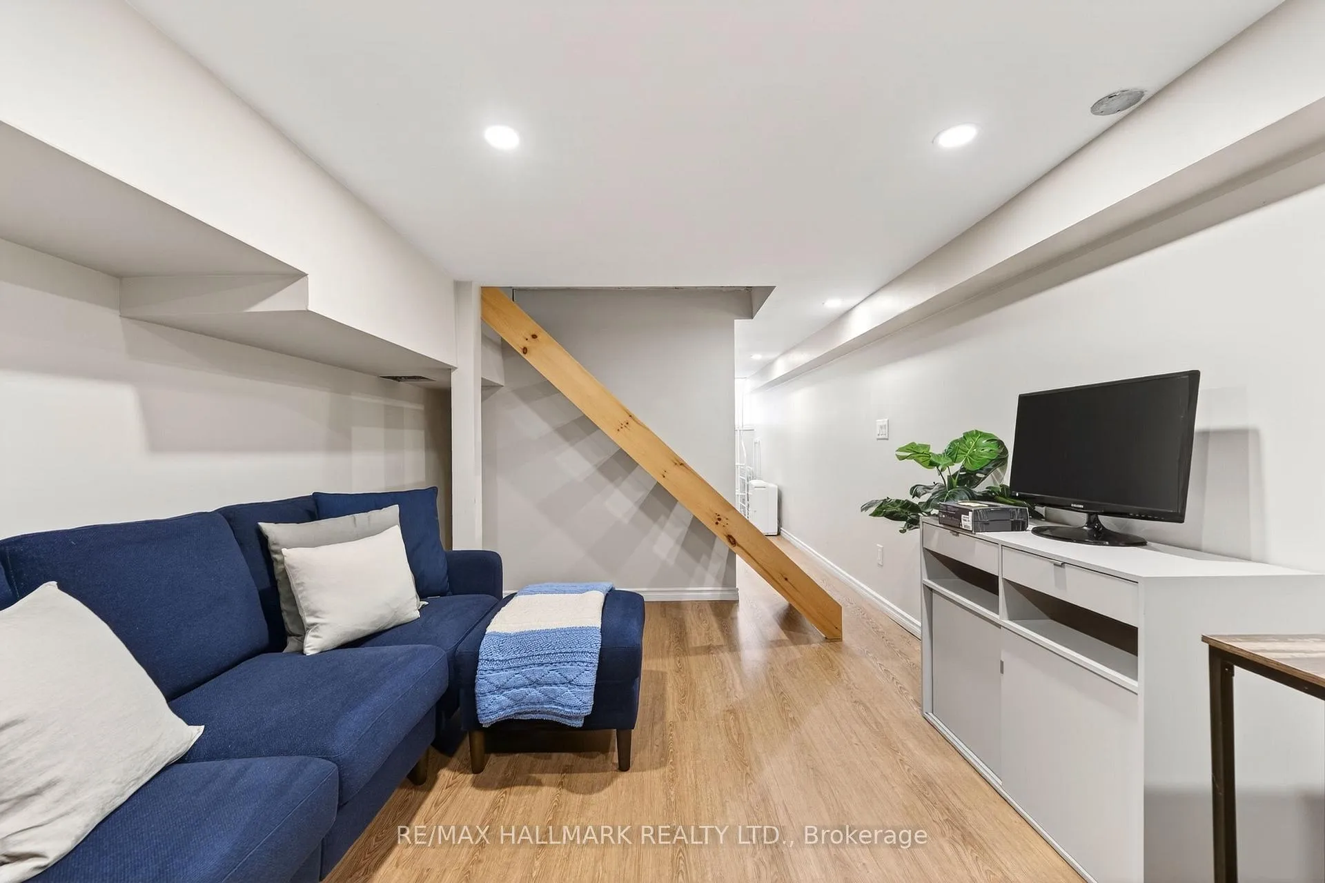 Photo 23 of 322 Highfield Road, Toronto, Greenwood-Coxwell — HOMEH