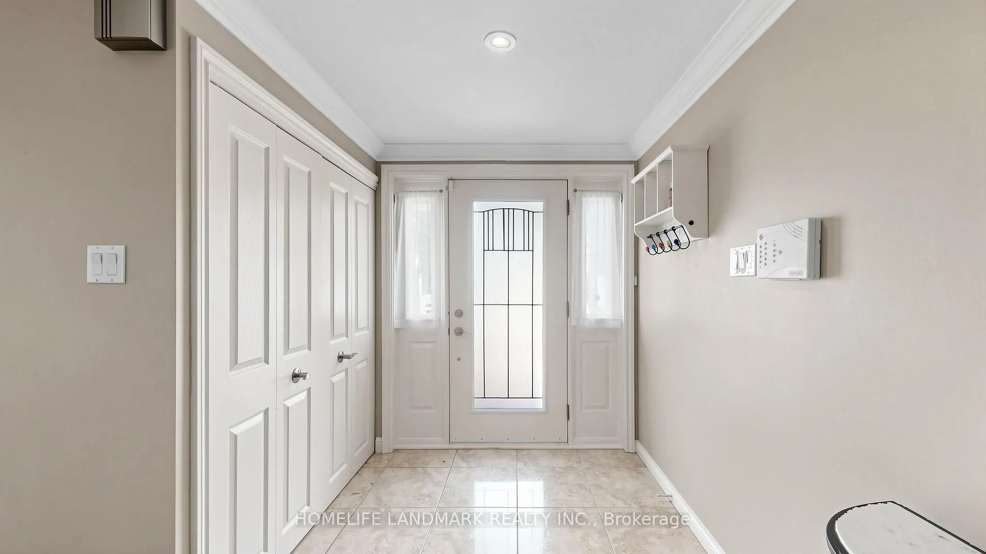 Photo 3 of 27 Quincy Crescent, North York, Henry Farm — HOMEH