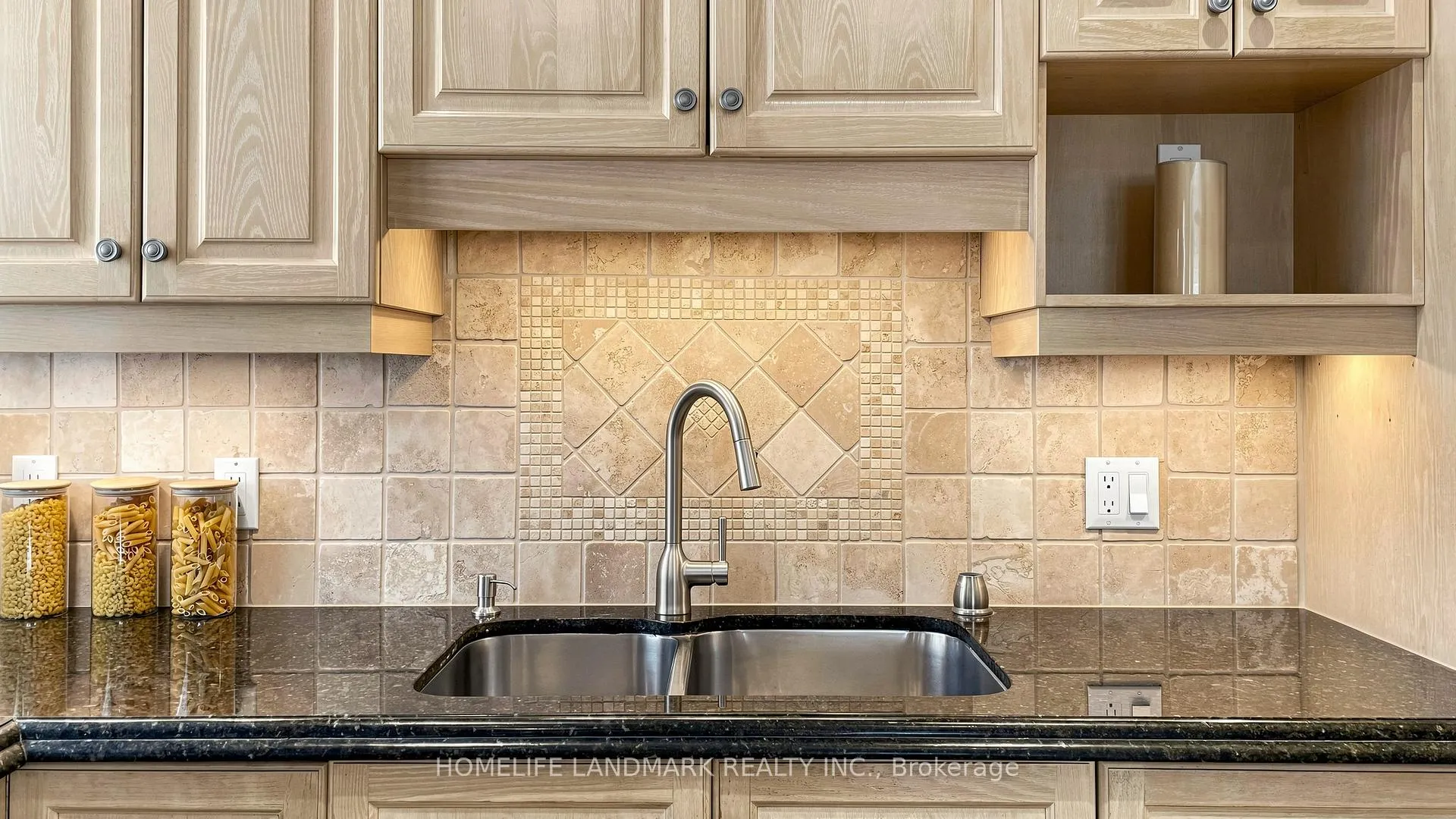 Photo 12 of 27 Quincy Crescent, North York, Henry Farm — HOMEH