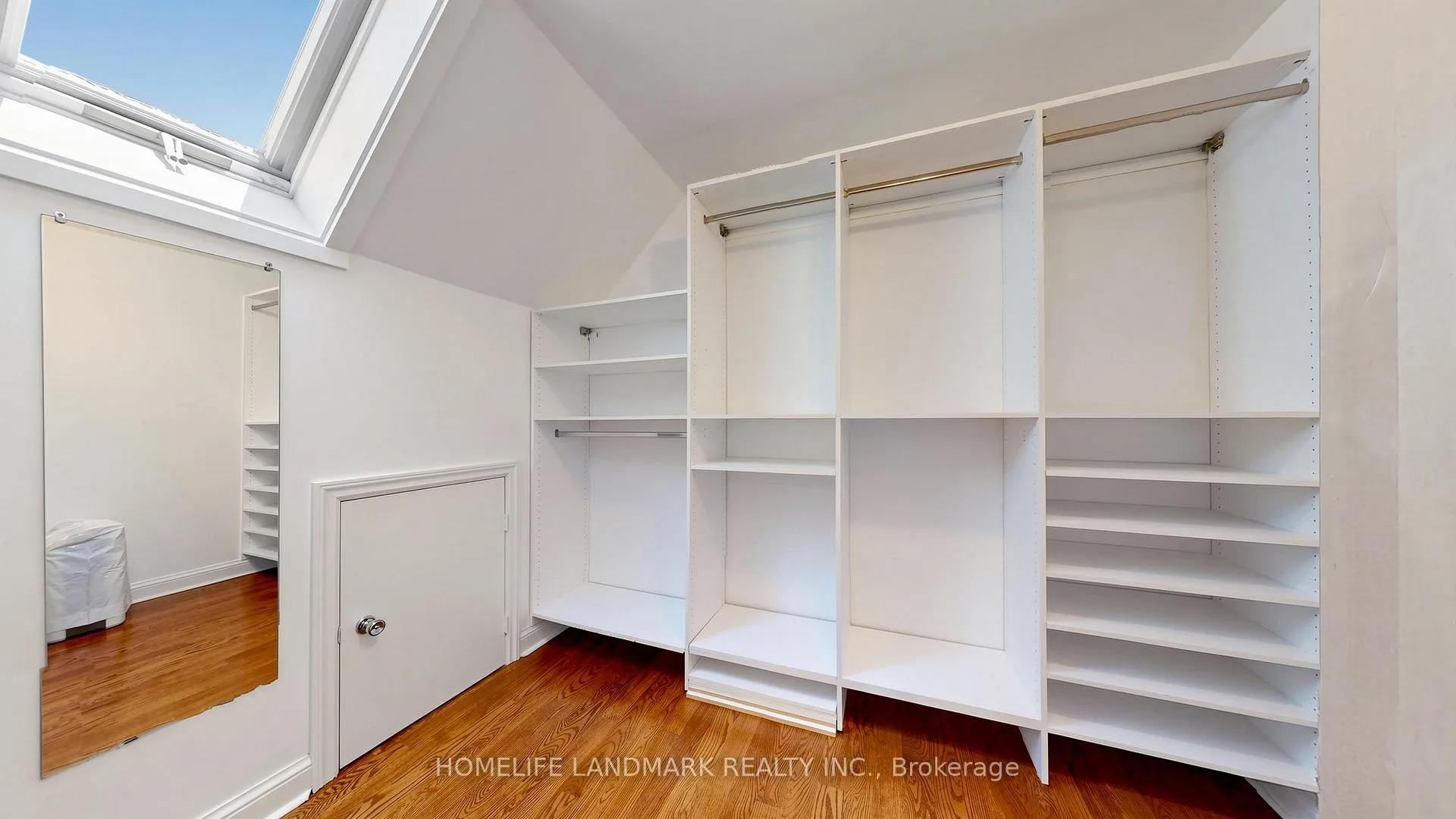 Photo 23 of 27 Quincy Crescent, North York, Henry Farm — HOMEH