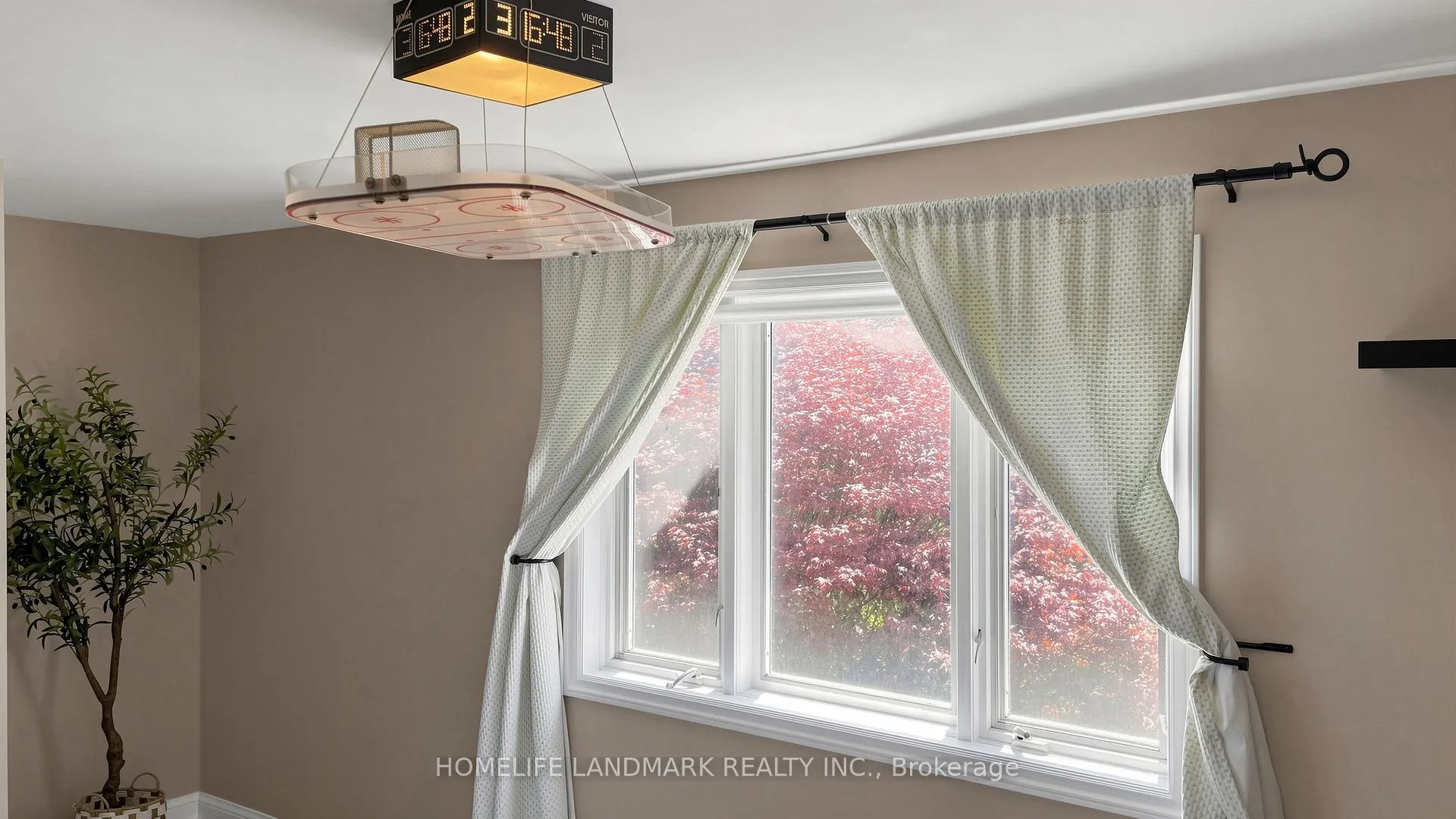 Photo 29 of 27 Quincy Crescent, North York, Henry Farm — HOMEH