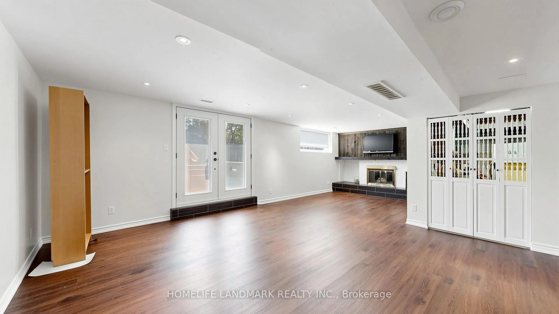 Photo 35 of 27 Quincy Crescent, North York, Henry Farm — HOMEH