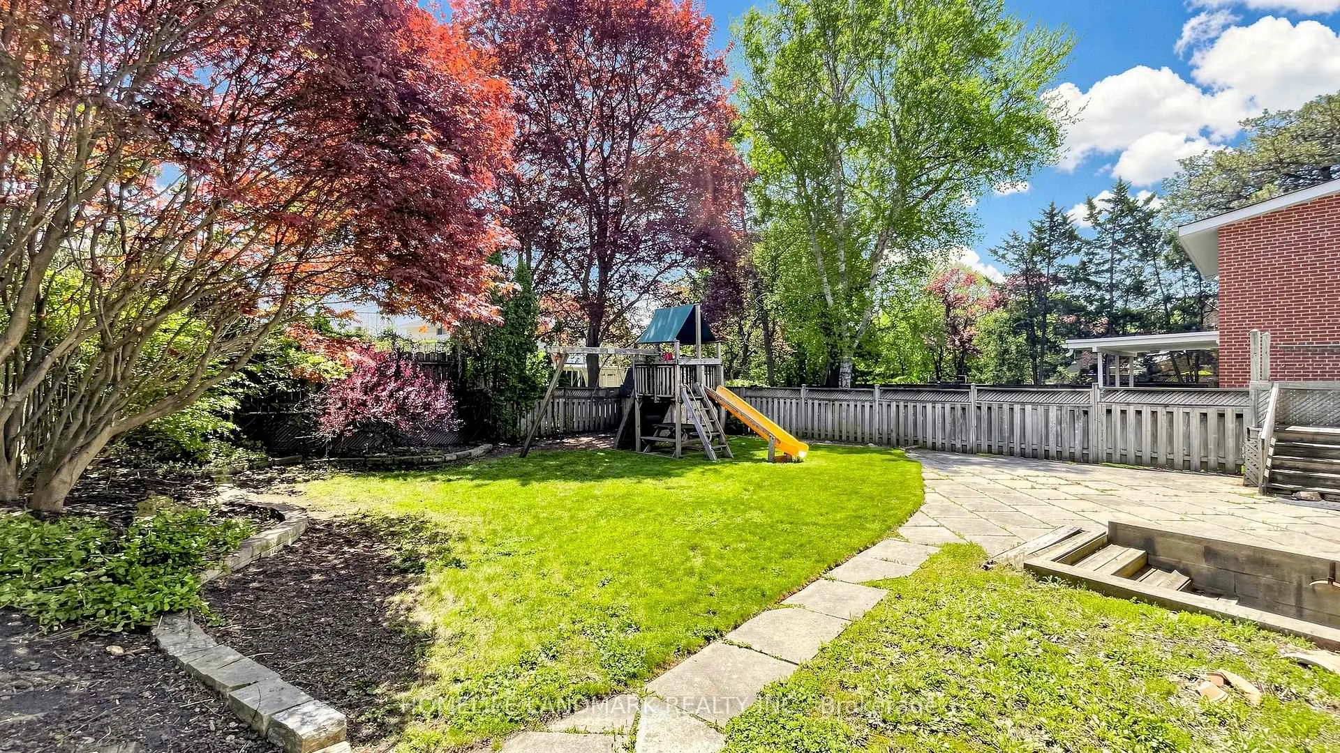 Photo 38 of 27 Quincy Crescent, North York, Henry Farm — HOMEH
