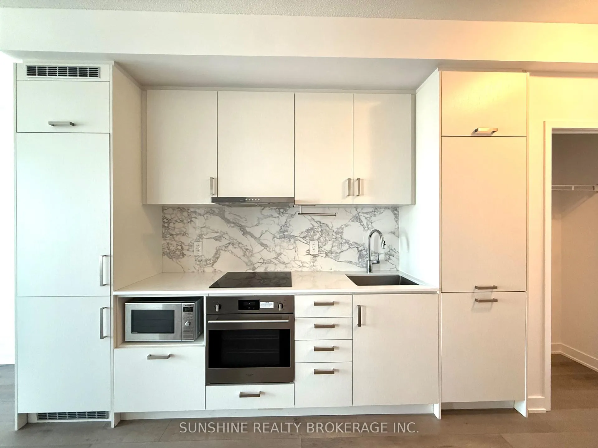 Photo 7 of Unit 1201, 60 Honeycrisp Crescent, Vaughan, Vaughan Corporate Centre — HOMEH