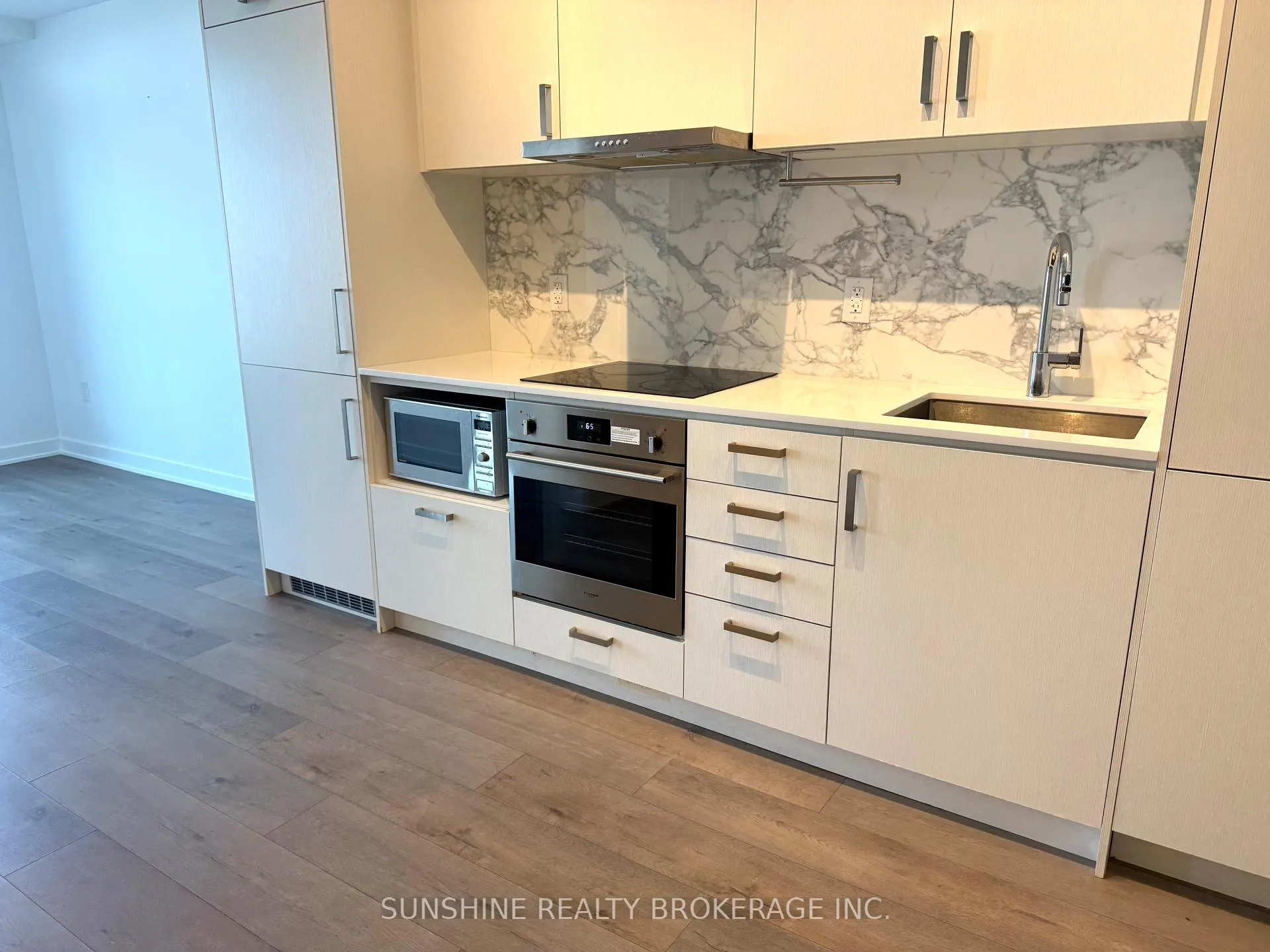 Photo 8 of Unit 1201, 60 Honeycrisp Crescent, Vaughan, Vaughan Corporate Centre — HOMEH