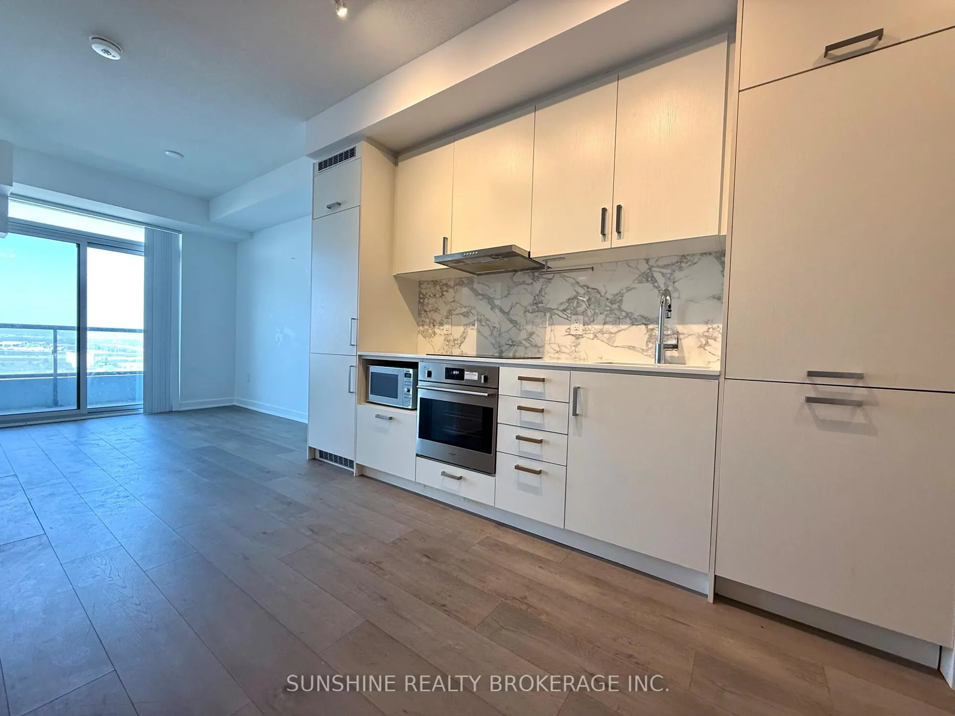 Photo 10 of Unit 1201, 60 Honeycrisp Crescent, Vaughan, Vaughan Corporate Centre — HOMEH