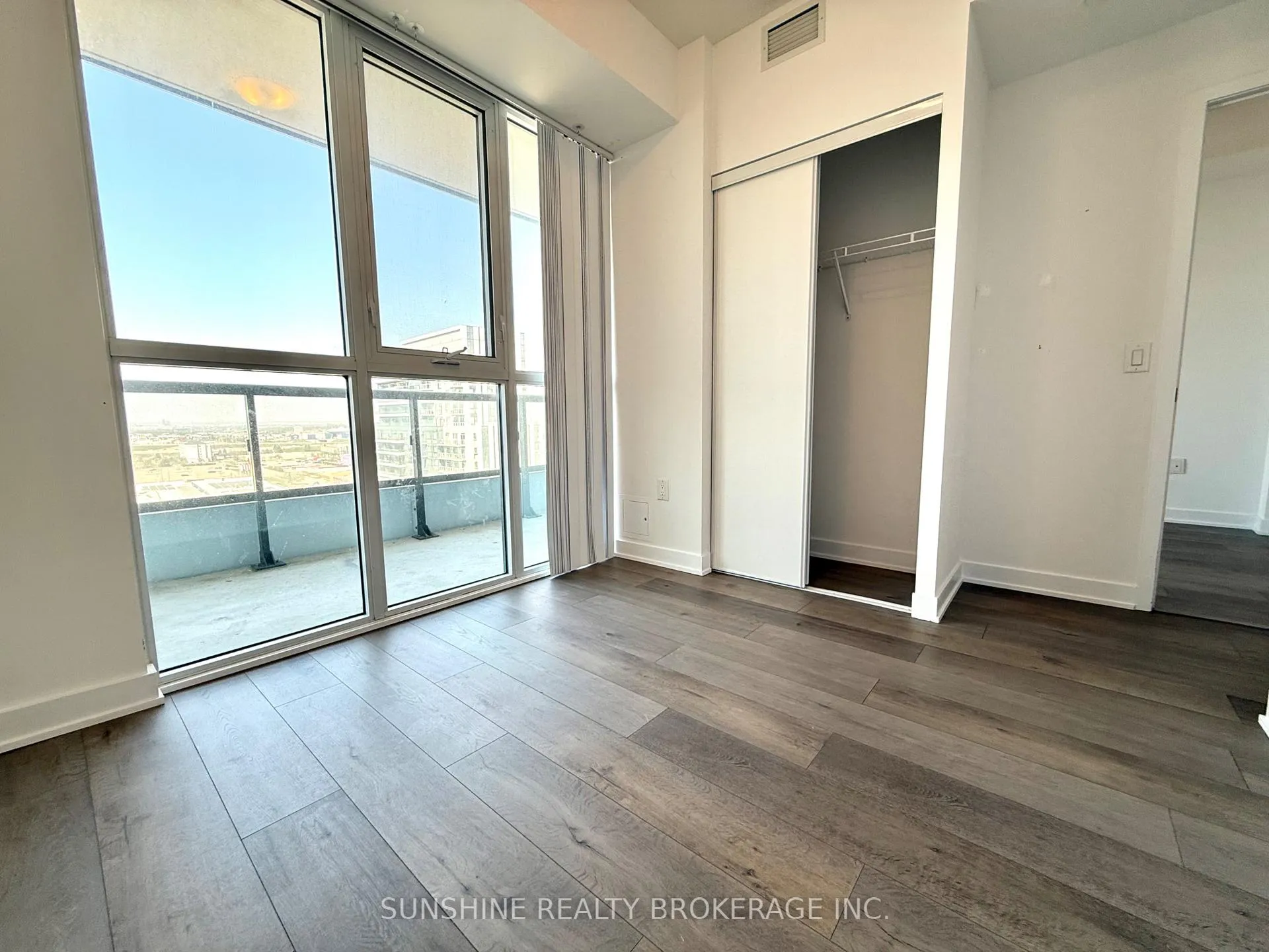 Photo 11 of Unit 1201, 60 Honeycrisp Crescent, Vaughan, Vaughan Corporate Centre — HOMEH