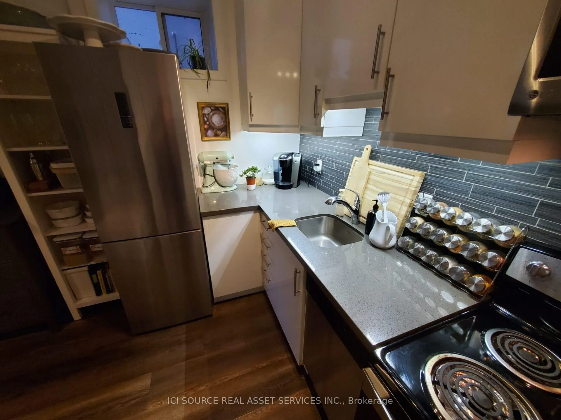Photo 4 of Unit B1, 15 Highview Crescent, Toronto, Corso Italia-Davenport — HOMEH