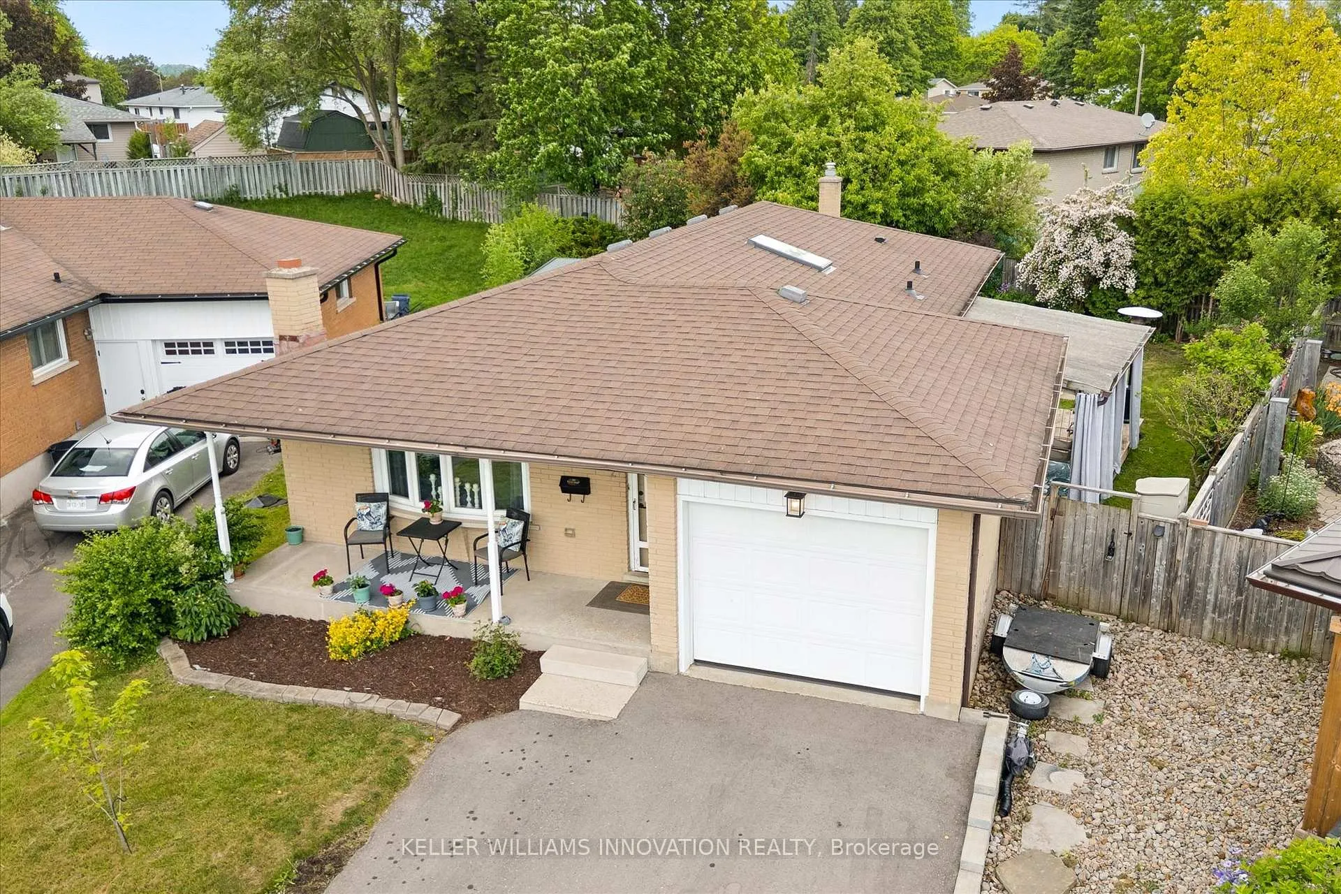 Photo 2 of 22 Brookside Crescent, Kitchener, Forest Heights — HOMEH