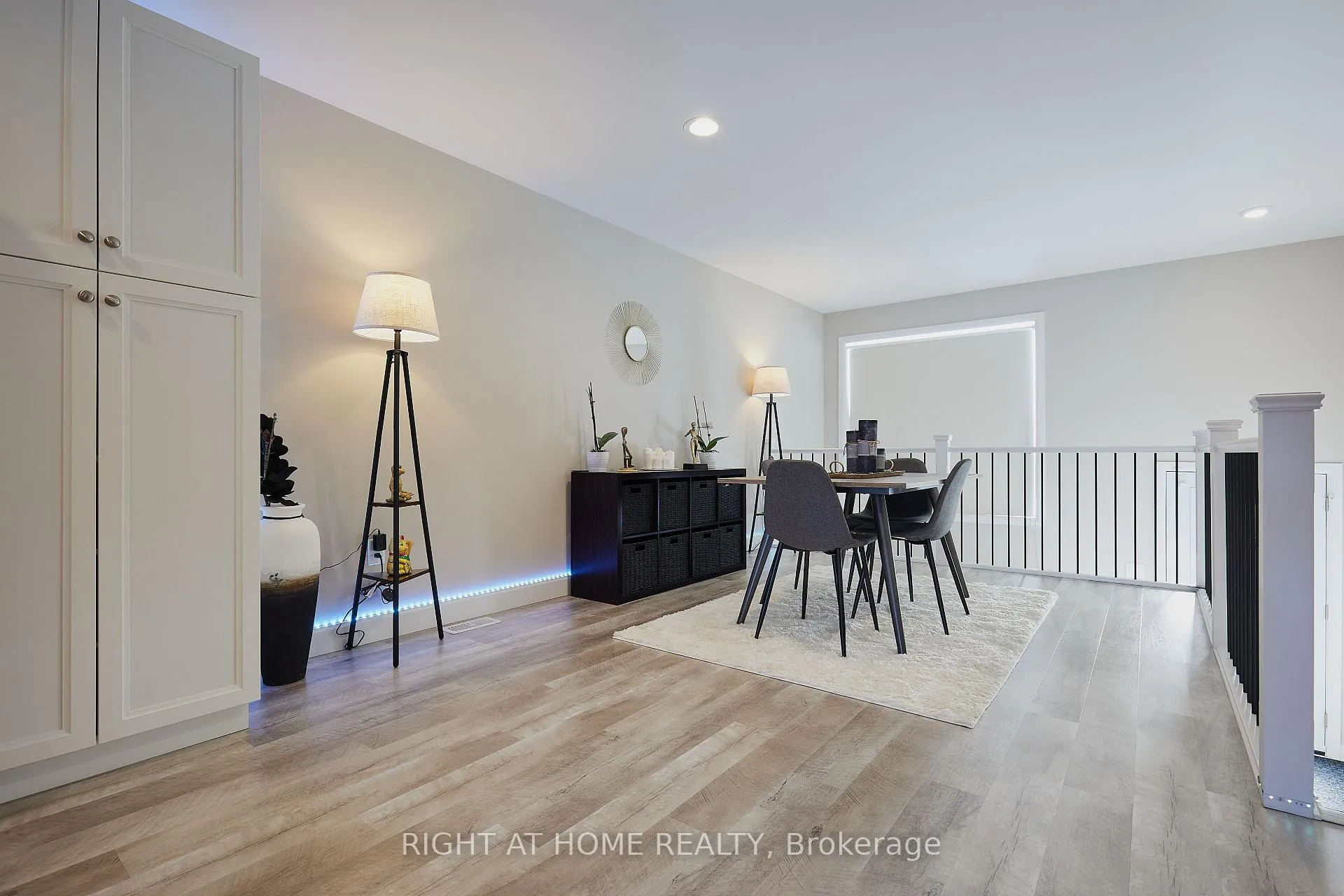 Photo 2 of 42 Moonstone Crescent, Chatham-Kent, Chatham — HOMEH